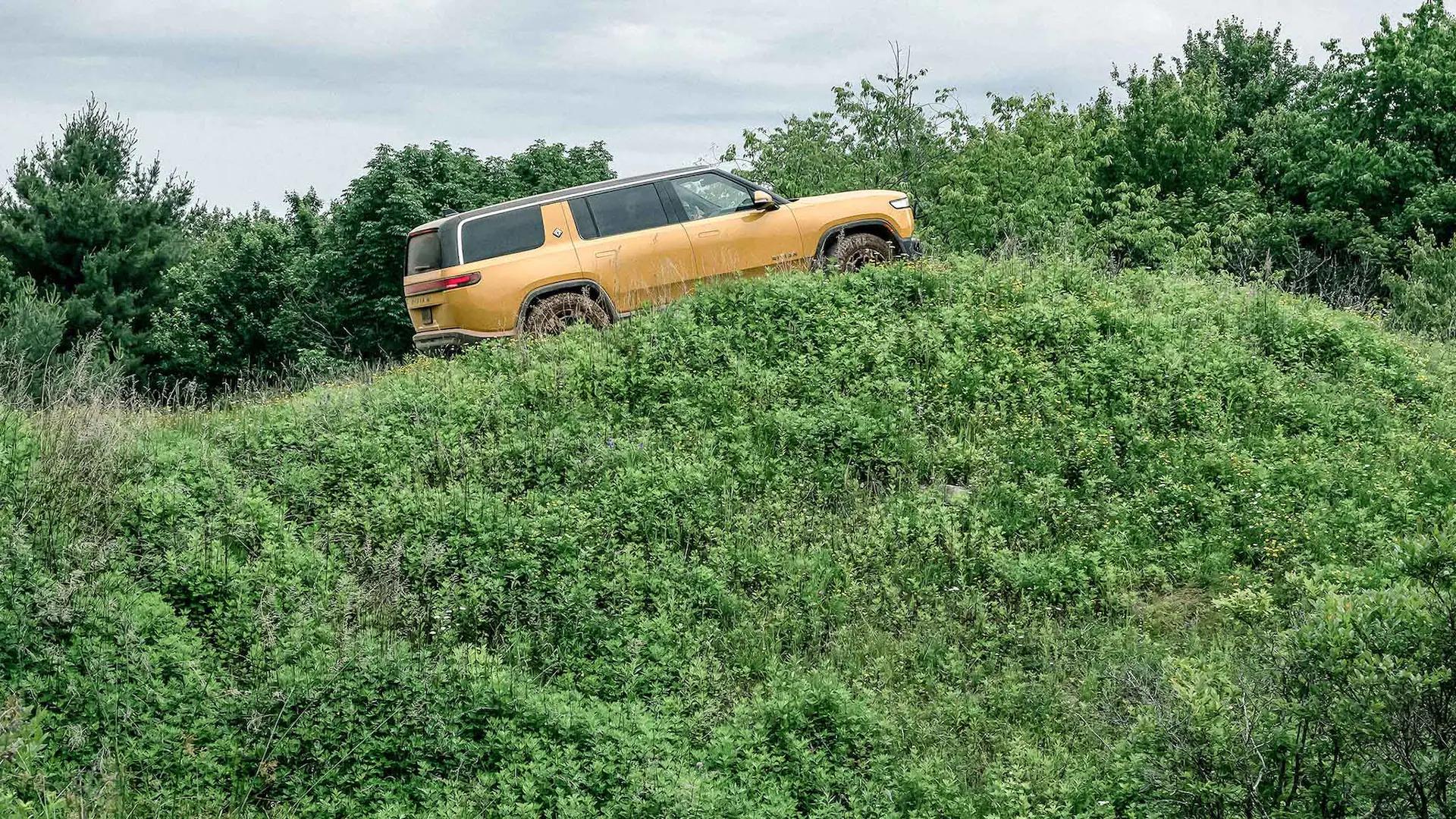 Rivian R1T R1S R1S Media Pics (Motor Trend) mt1 (15)
