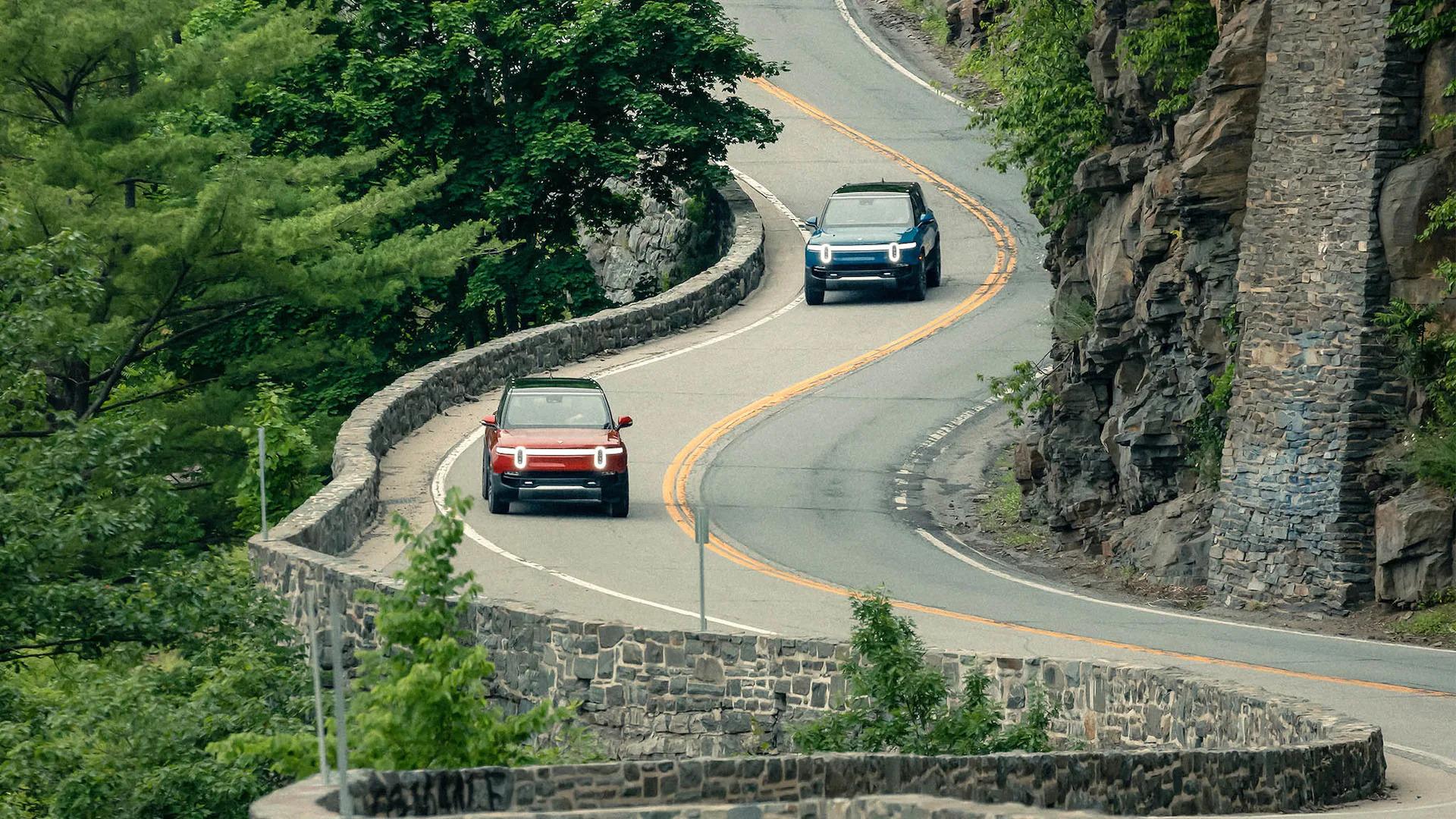 Rivian R1T R1S R1S Media Pics (Motor Trend) mt1 (17)