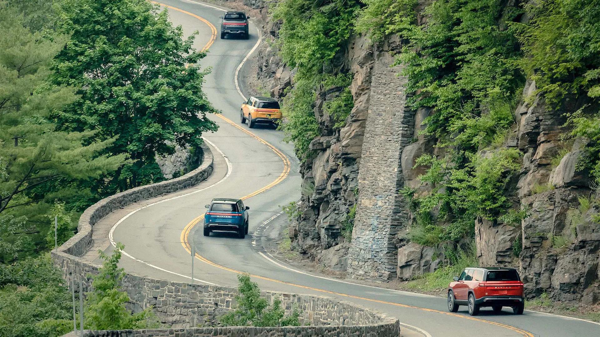 Rivian R1T R1S R1S Media Pics (Motor Trend) mt1 (18)
