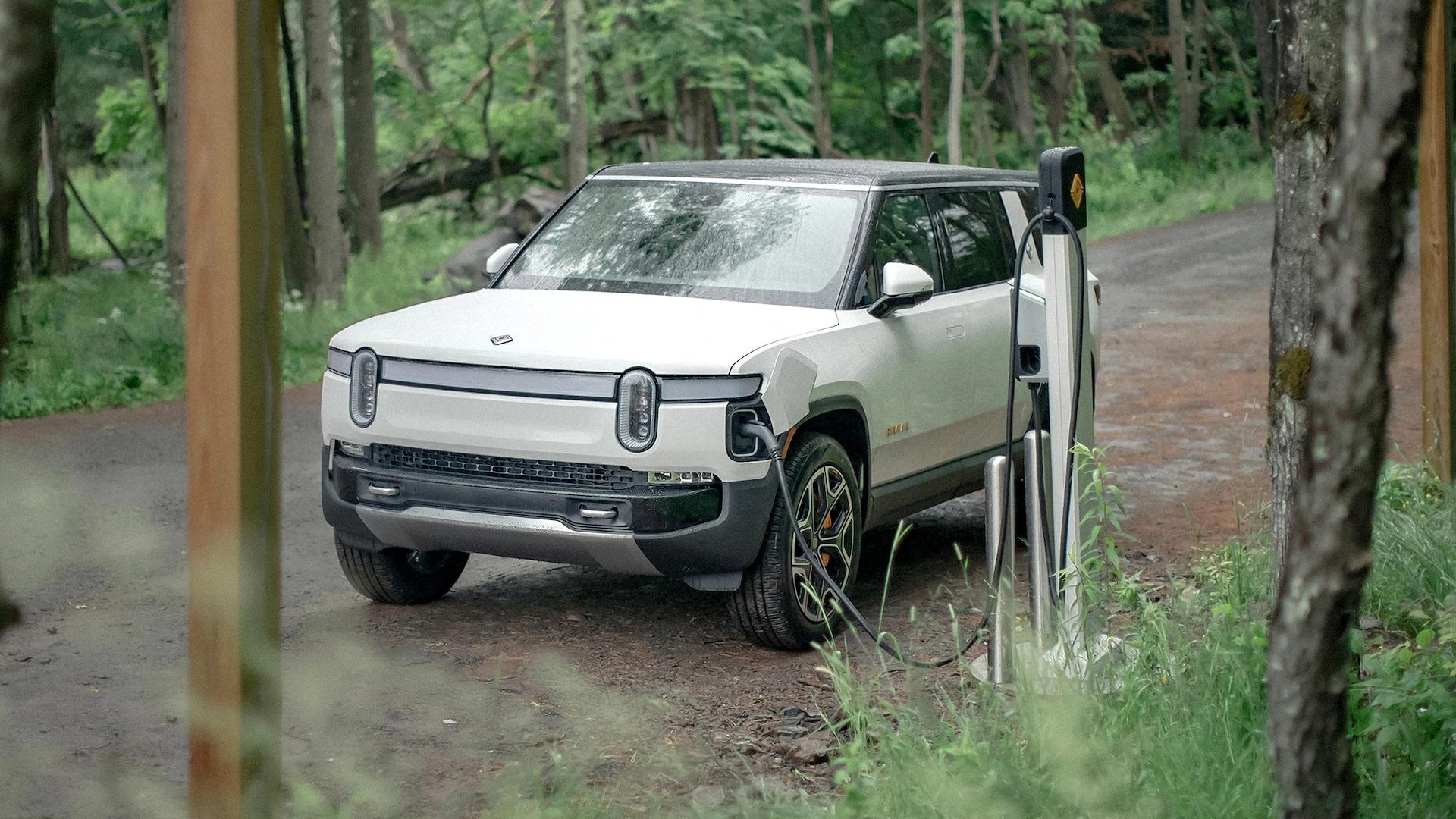 Rivian R1T R1S R1S Media Pics (Motor Trend) mt1 (31)