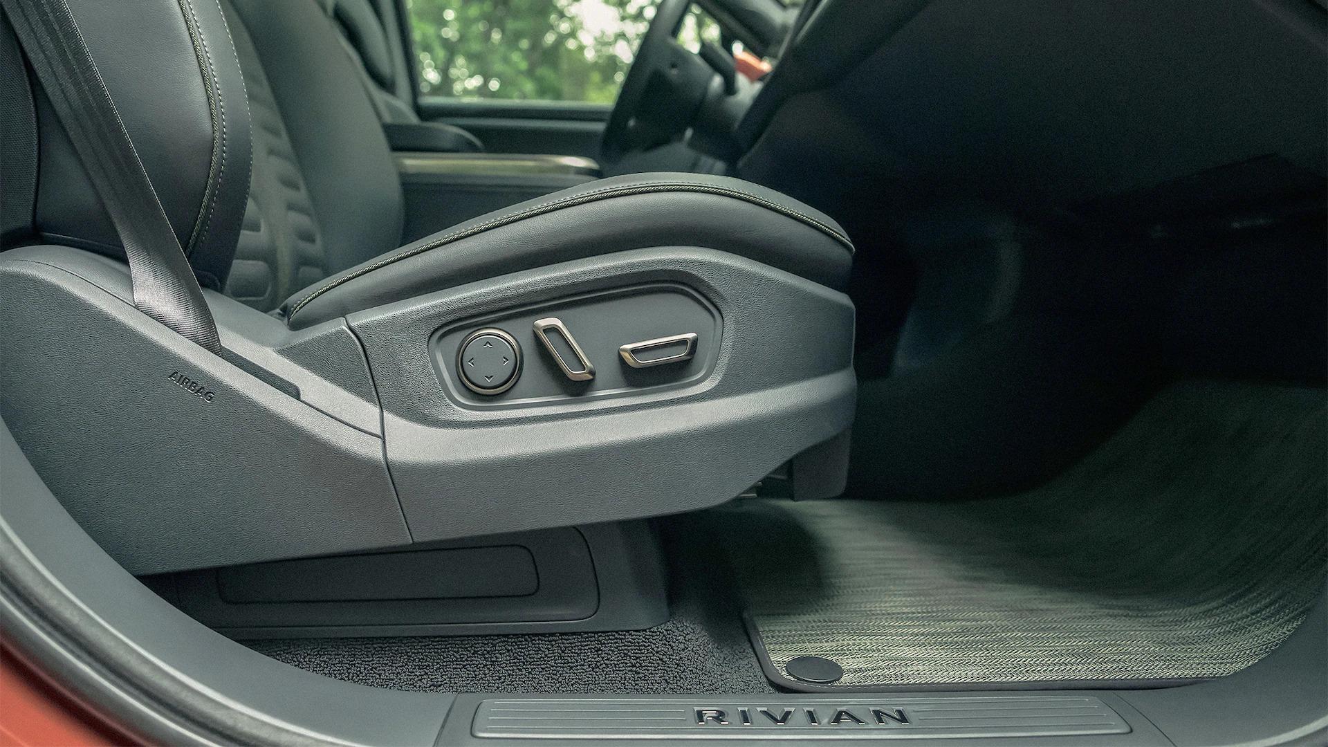 Rivian R1T R1S R1S Media Pics (Motor Trend) mt1 (32)