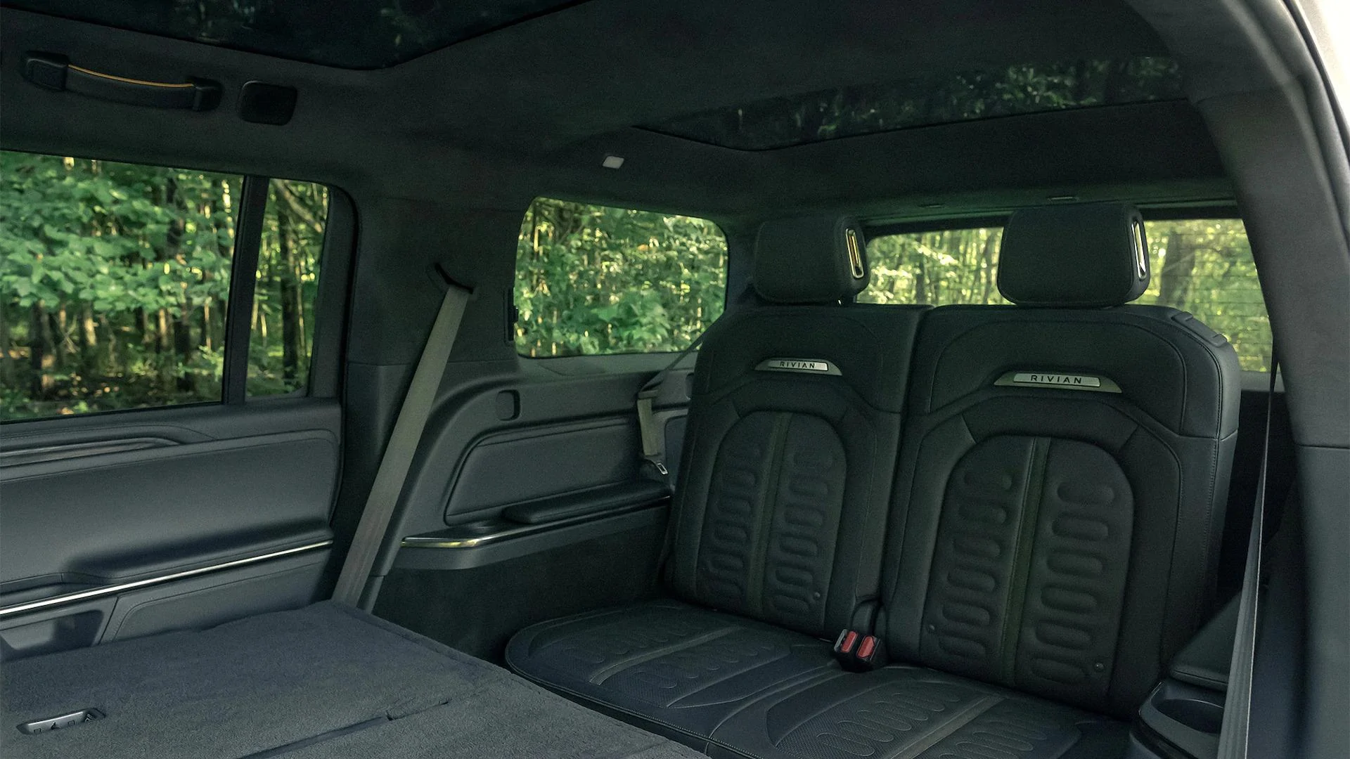 Rivian R1T R1S R1S Media Pics (Motor Trend) mt1 (36)
