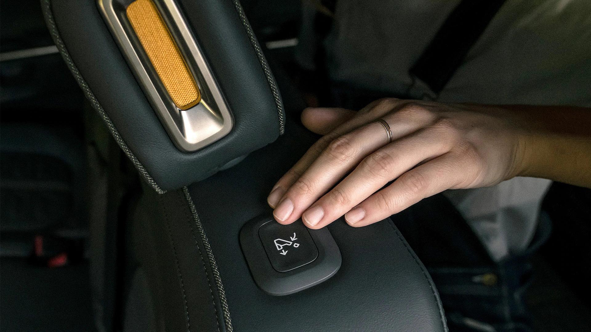Rivian R1T R1S R1S Media Pics (Motor Trend) mt1 (38)
