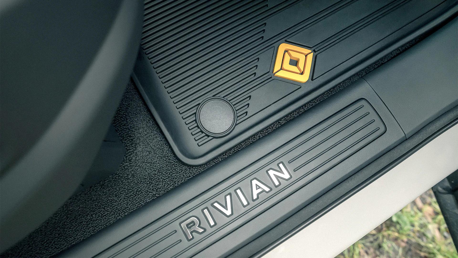 Rivian R1T R1S R1S Media Pics (Motor Trend) mt1 (45)