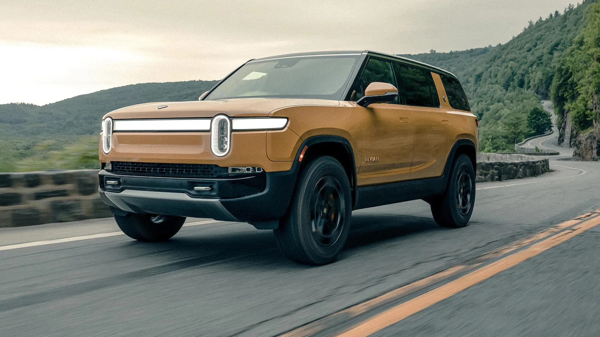 Rivian R1T R1S R1S Media Pics (Motor Trend) mt1 (47)