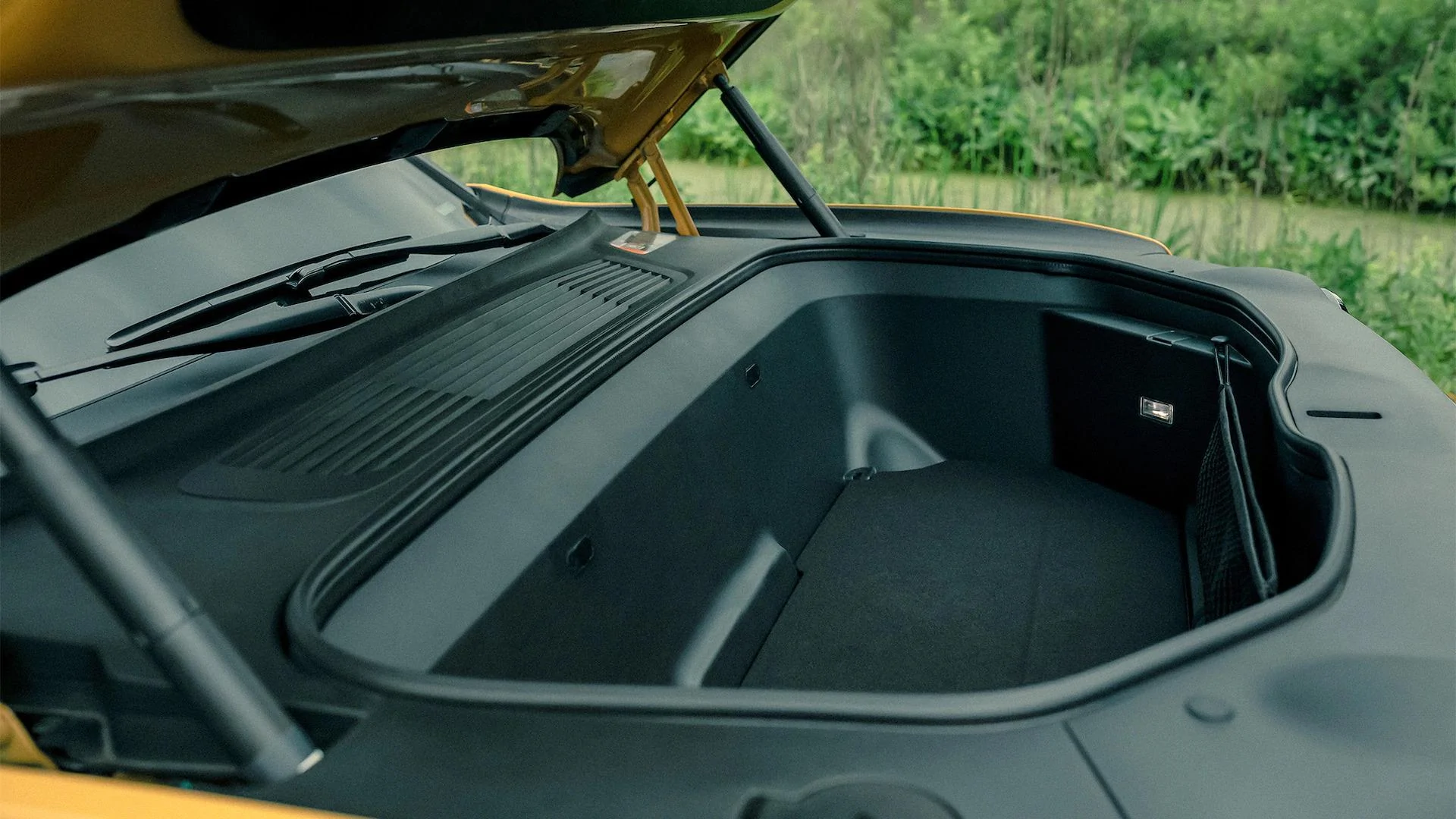 Rivian R1T R1S R1S Media Pics (Motor Trend) mt1 (50)