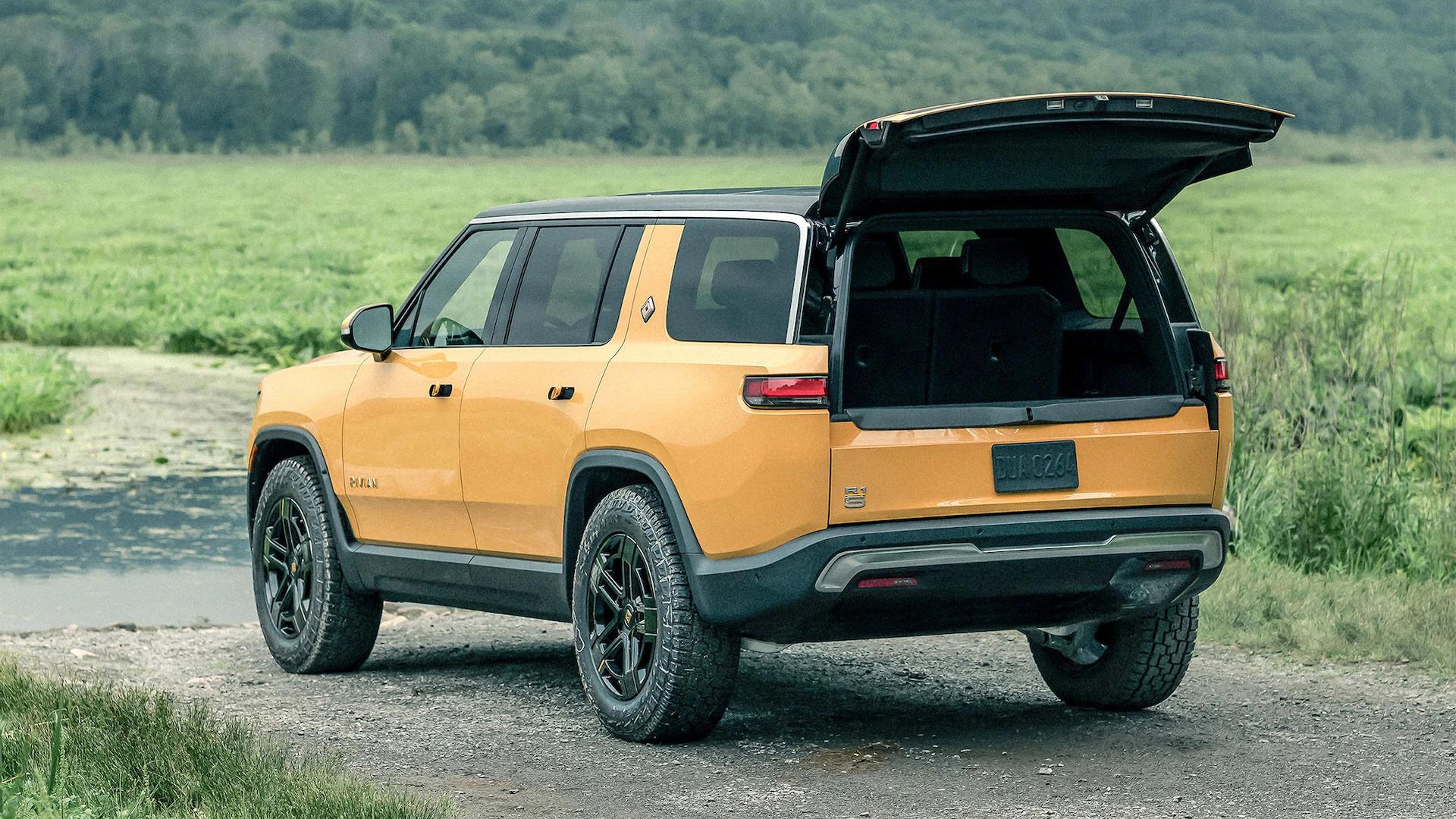 Rivian R1T R1S R1S Media Pics (Motor Trend) mt1 (54)