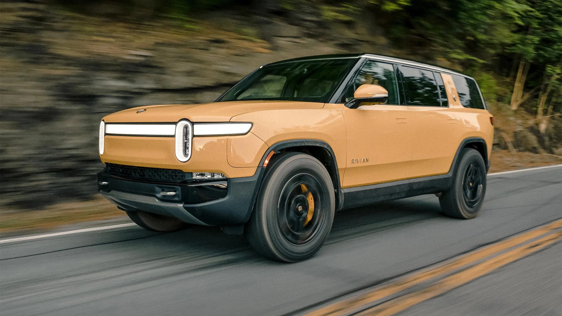 Rivian R1T R1S R1S Media Pics (Motor Trend) mt1 (61)