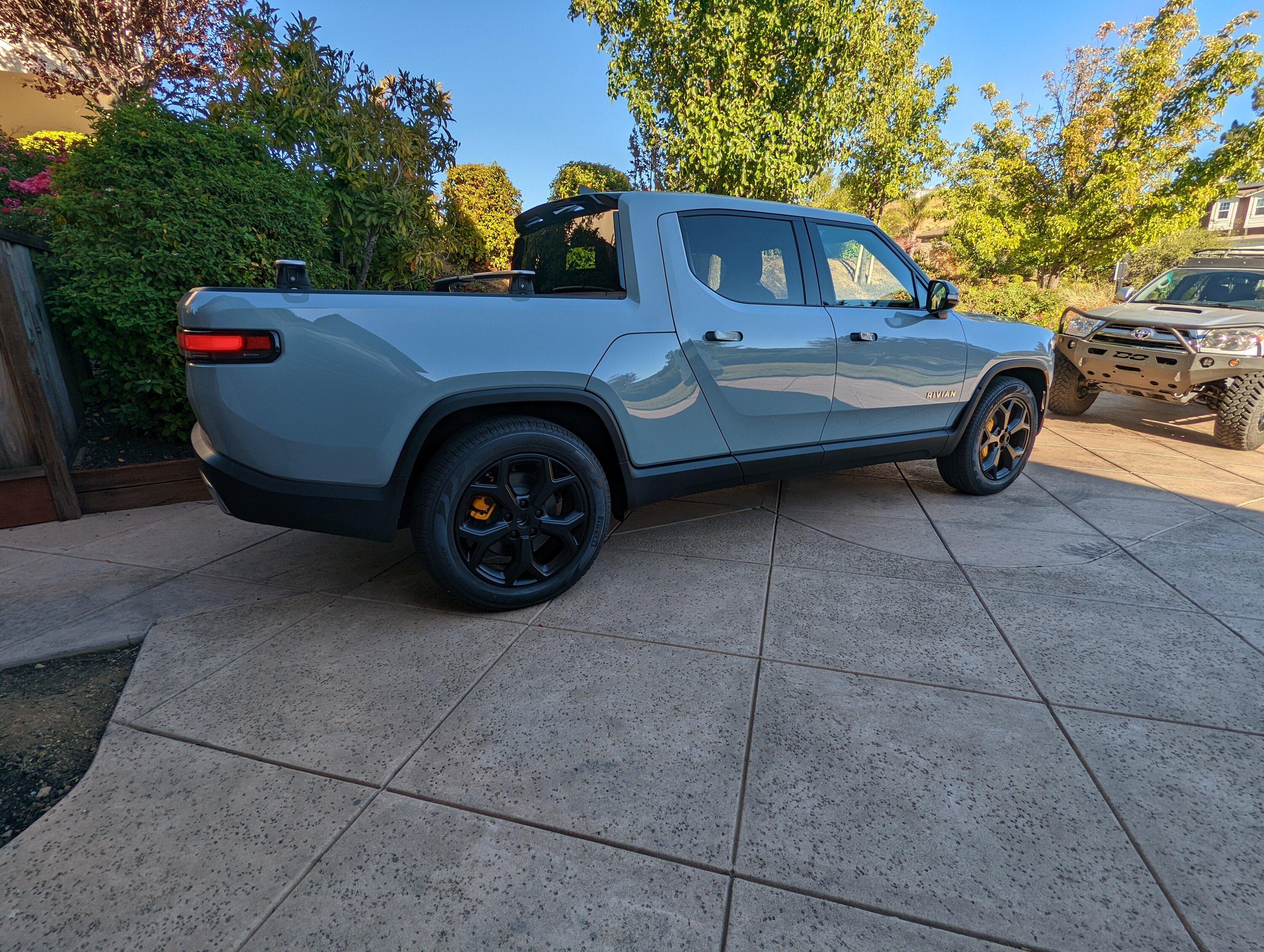 Rivian R1T R1S Satin Black Powder Coated Rivian Factory 21" Wheels PXL_20220708_010718938