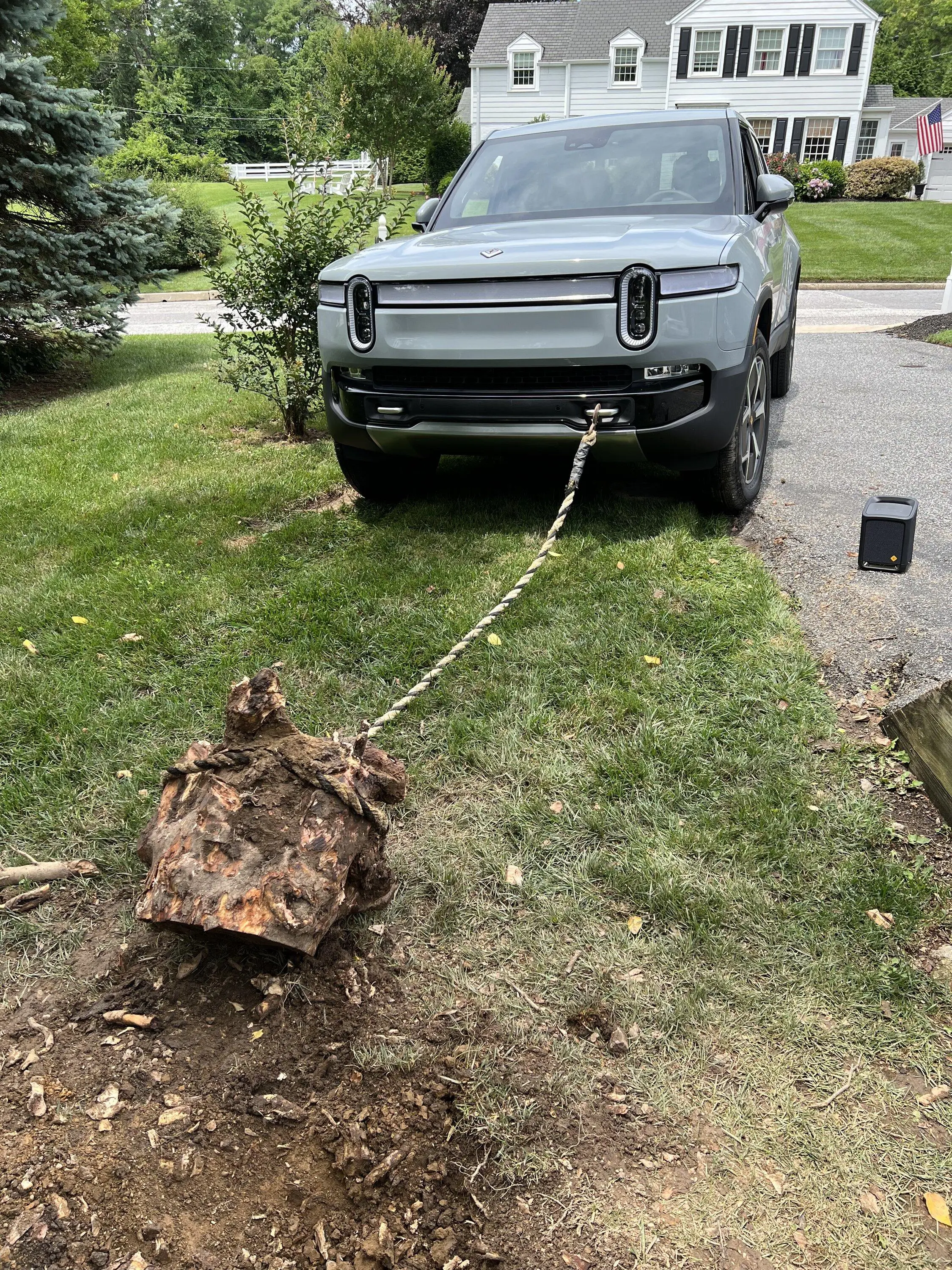 Rivian R1T R1S LIMESTONE R1T Photos 1DBCDB69-C13A-41F3-B202-CA3D467014B5