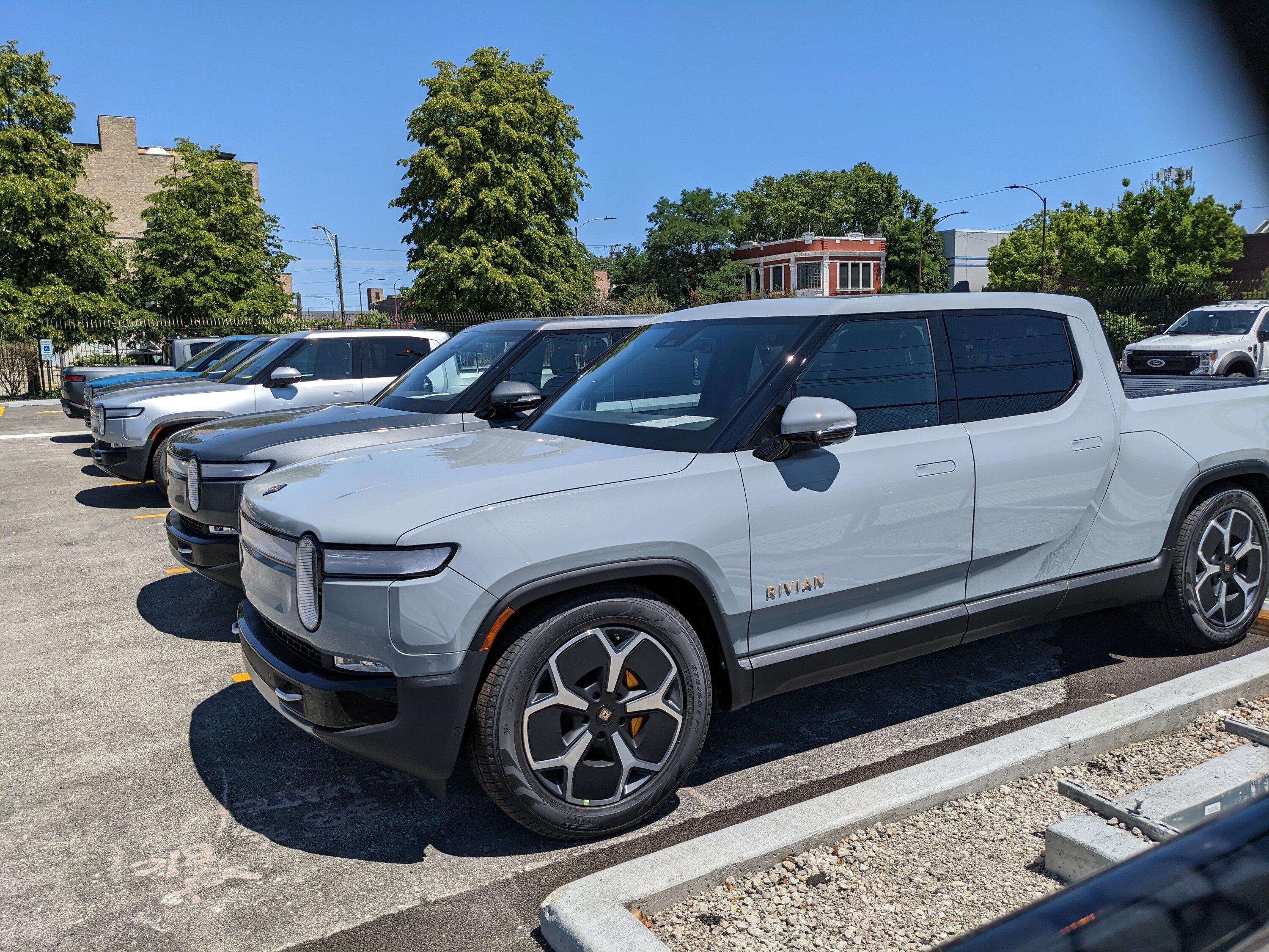 Rivian R1T R1S LIMESTONE R1T Photos PXL_20220709_170401524
