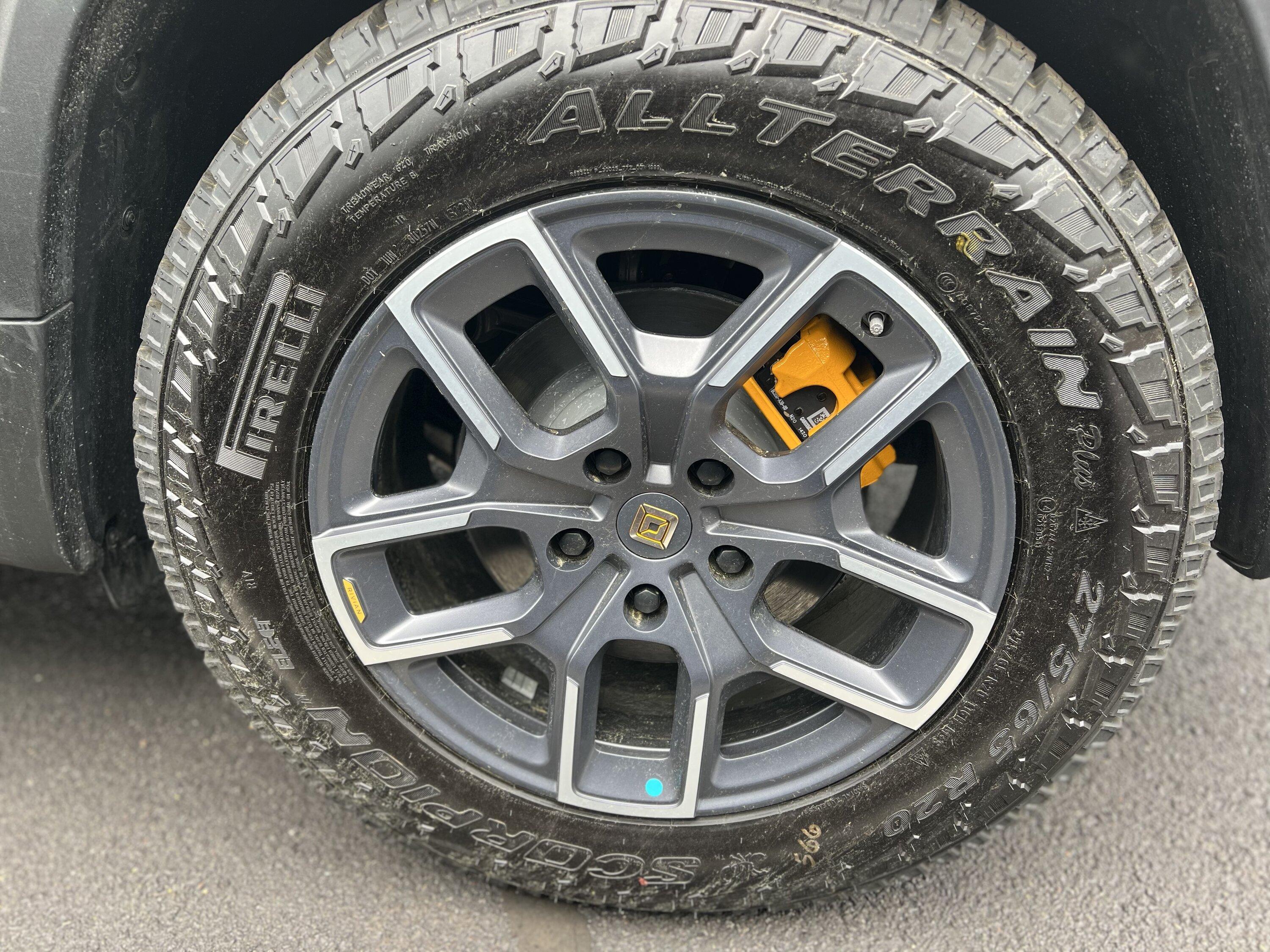 Rivian R1T R1S 20” All Gunmetal Wheels using vinyl inserts modification B3BA4855-E20D-4462-93DE-E9768EDA8054