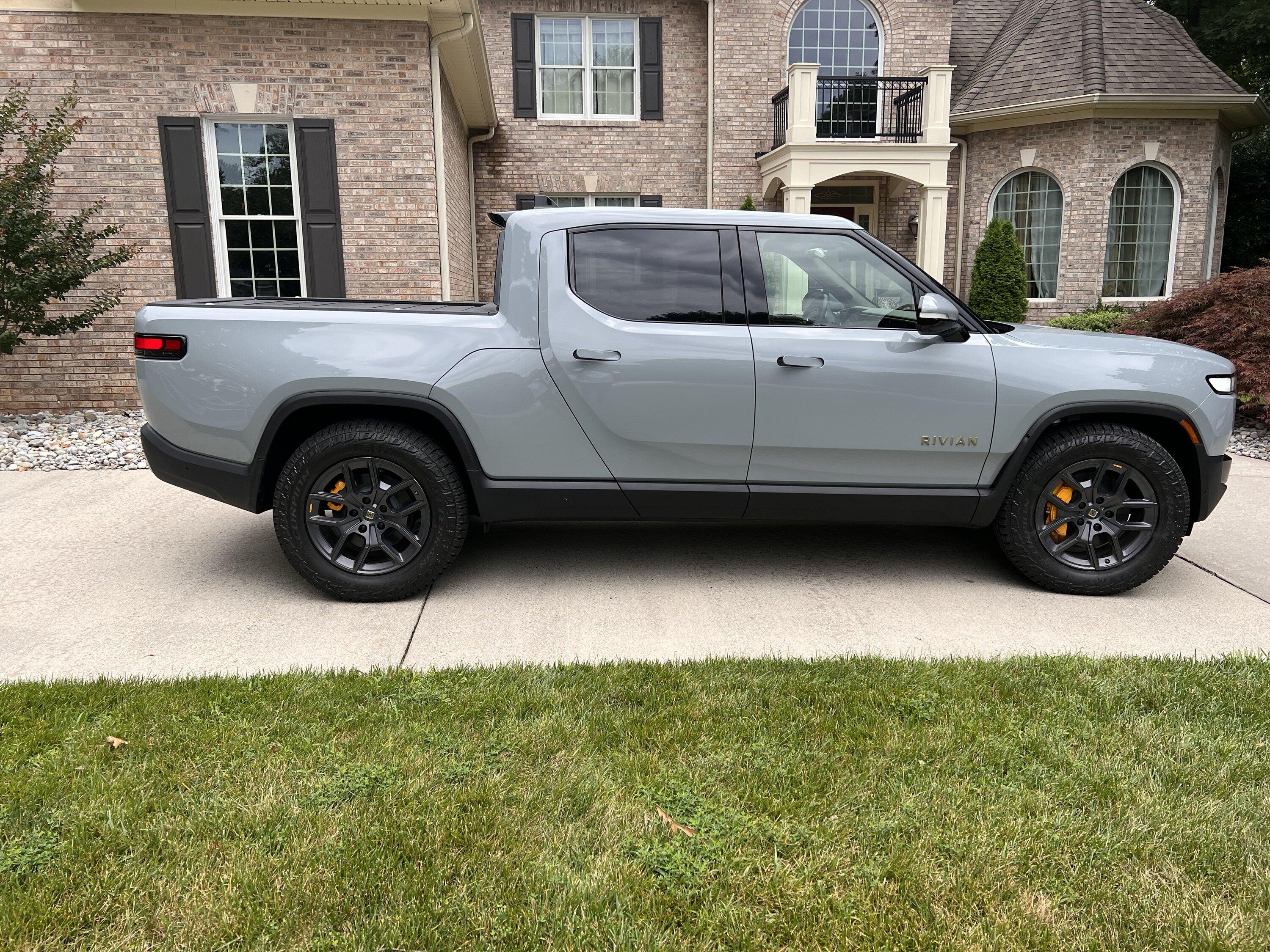 Rivian R1T R1S 20” All Gunmetal Wheels using vinyl inserts modification C115D1D1-F35B-48BA-A10F-60F1D9FE9826