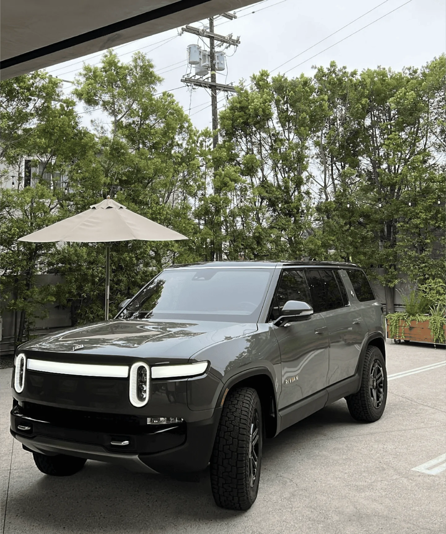Rivian R1T R1S Invitations: Get up close with the R1S in Venice Screenshot_20220711-122048