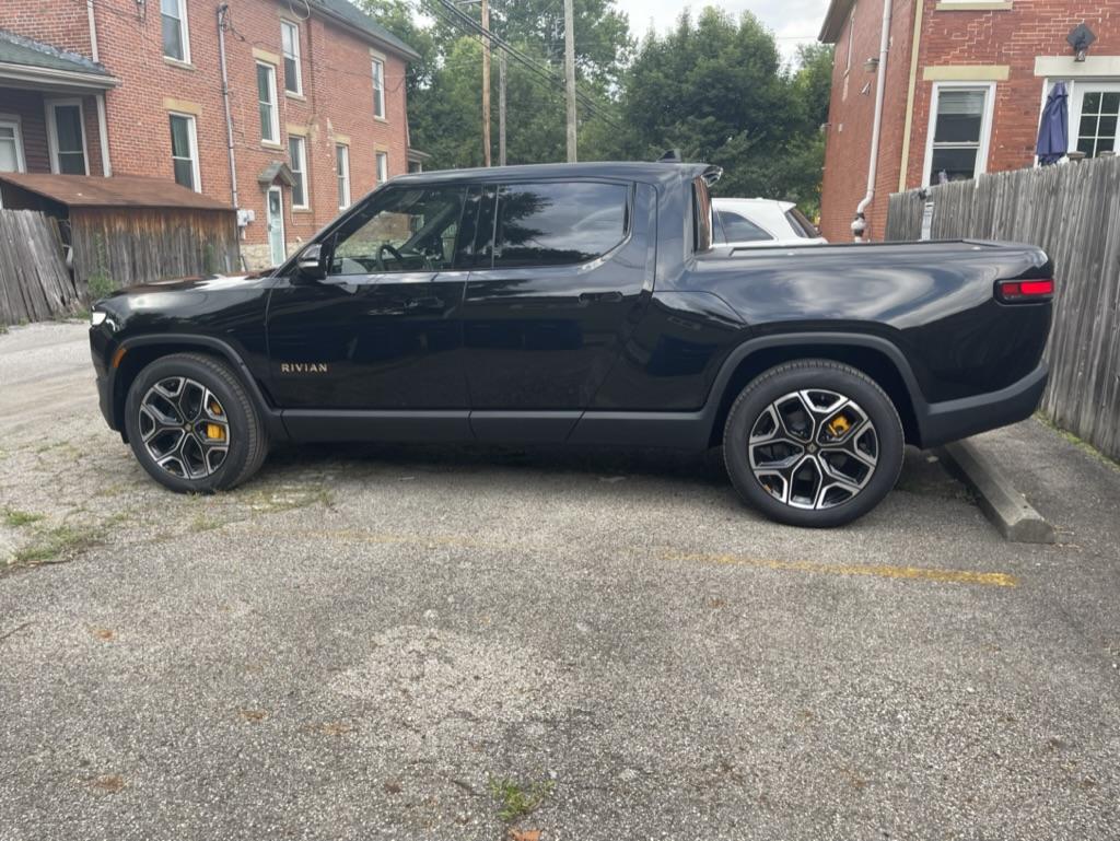 Rivian R1T R1S R1T First Impressions and Comparisons Coming From a Tesla Model Y 7A1D874B-6E16-4F3B-A7F1-9BCBA796DFD9_1_105_c