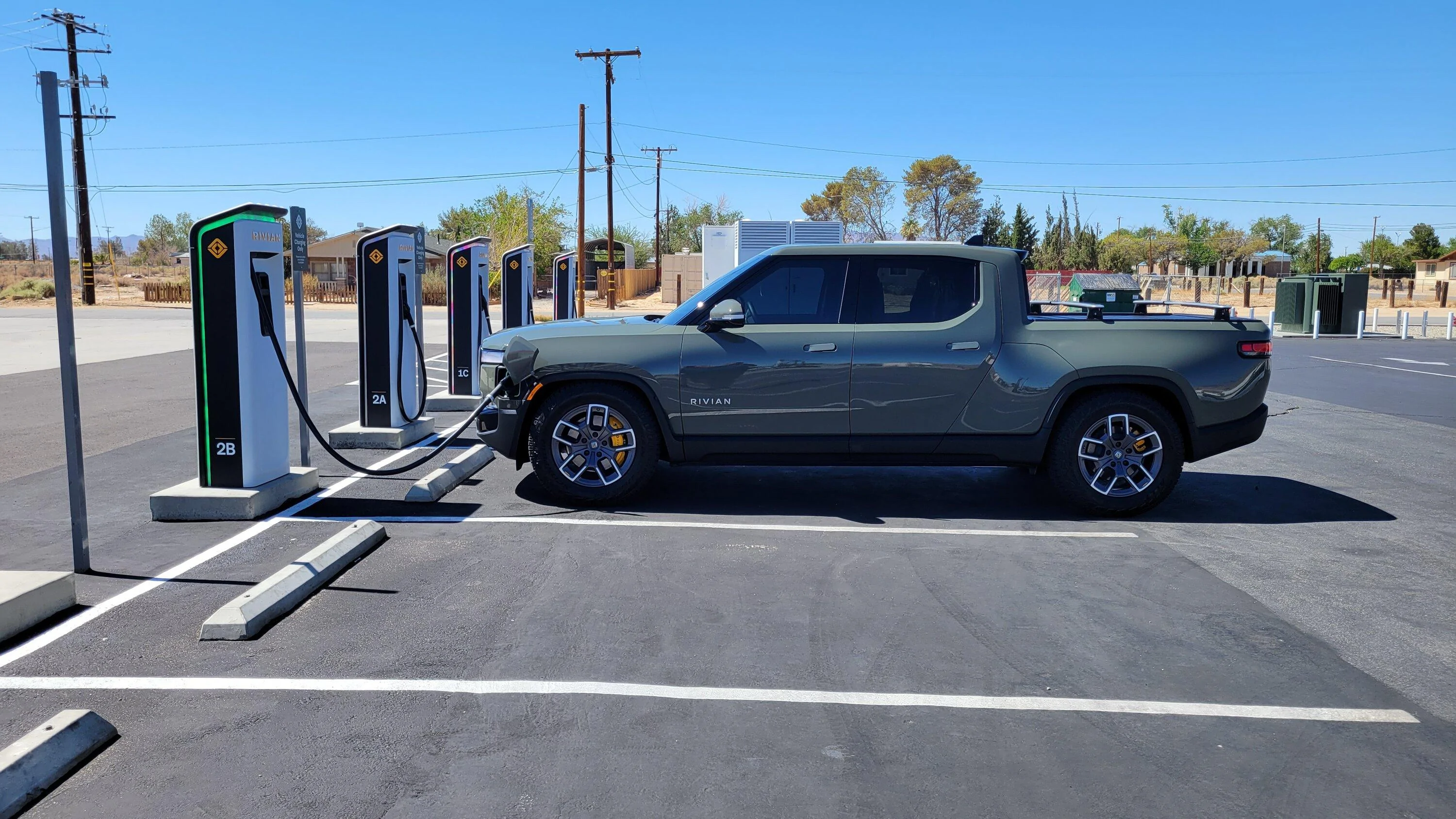 Rivian R1T R1S California Rivian Charging Network Stations - charging experience and photos from visit 20220710_103032