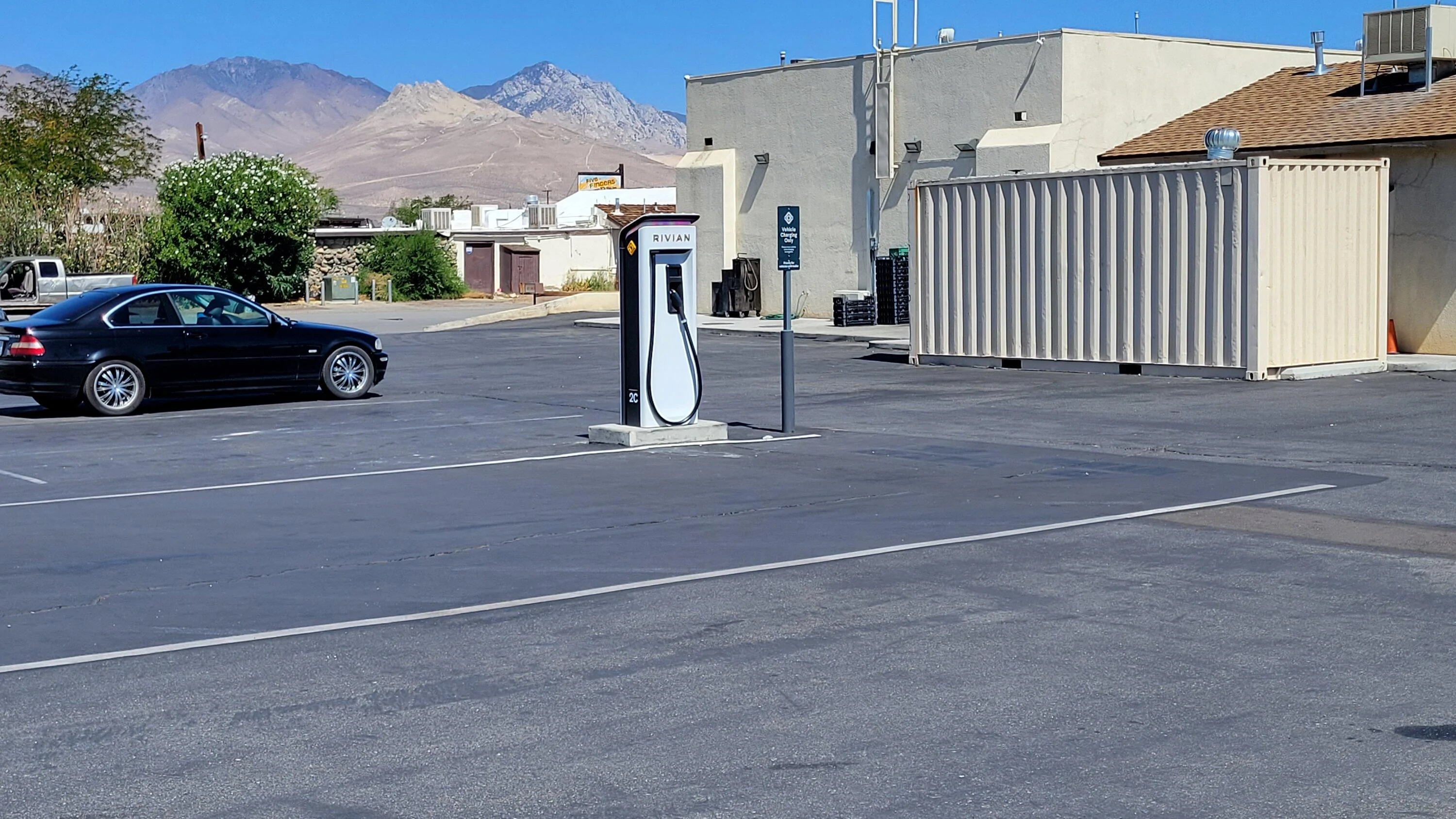 Rivian R1T R1S California Rivian Charging Network Stations - charging experience and photos from visit 20220710_103039