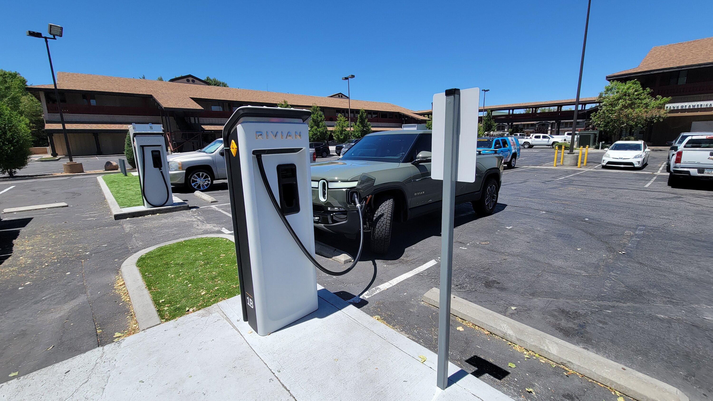 Rivian R1T R1S California Rivian Charging Network Stations - charging experience and photos from visit 20220710_131146