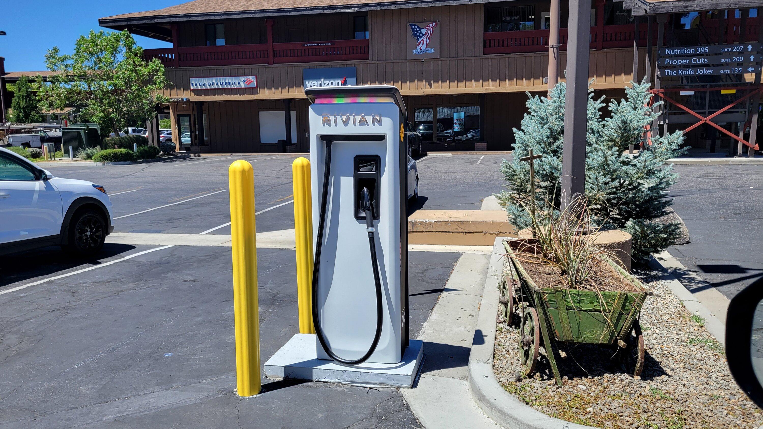 Rivian R1T R1S California Rivian Charging Network Stations - charging experience and photos from visit 20220710_140807