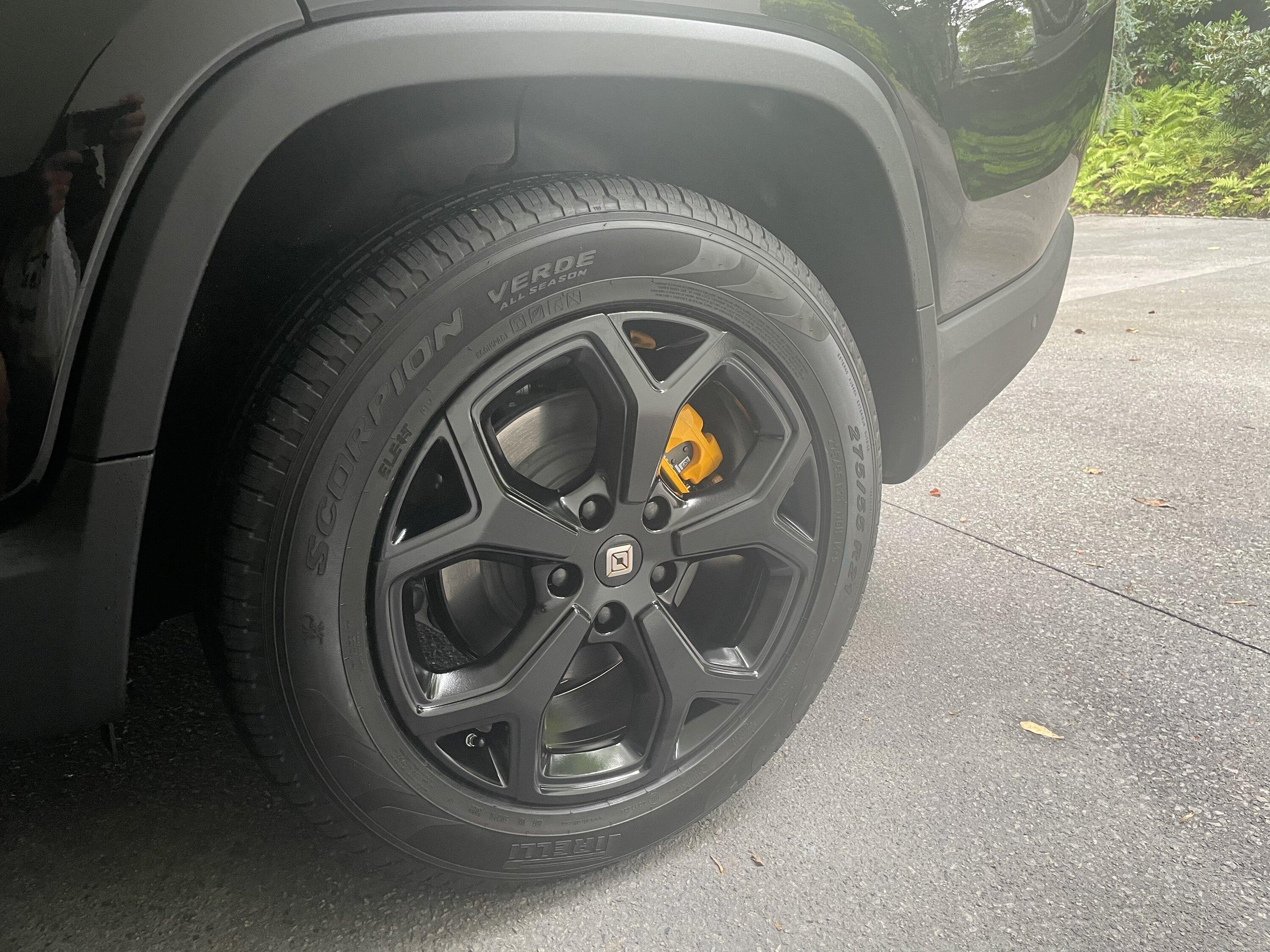 Rivian R1T R1S Satin Black Powder Coated Rivian Factory 21" Wheels 3DE81D0B-89FB-41B7-9CAE-0914571DE3D7