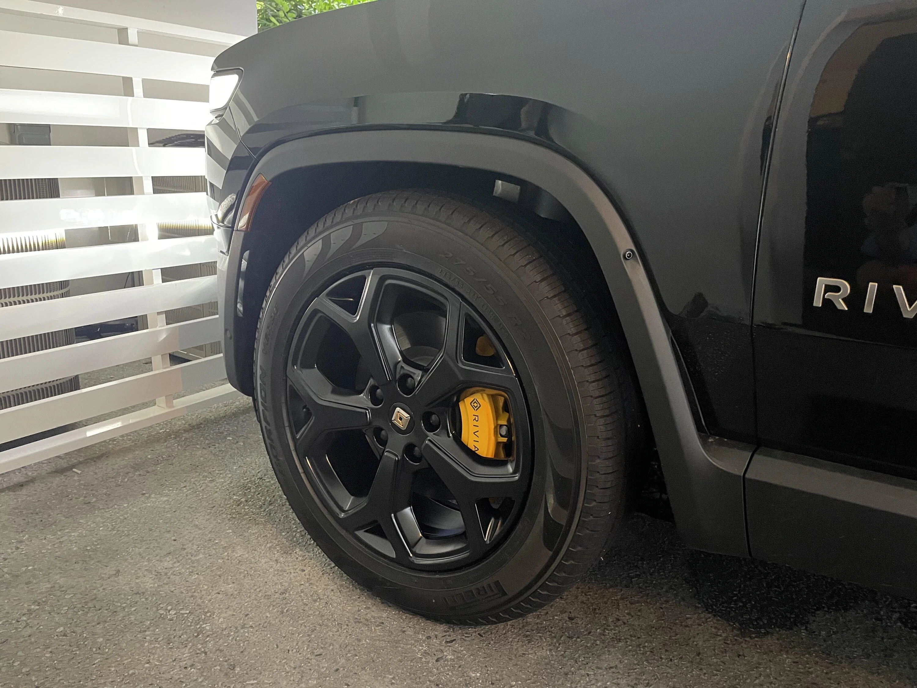 Rivian R1T R1S Satin Black Powder Coated Rivian Factory 21" Wheels 3504C01B-CB2A-4464-93B8-4845A5C6781B
