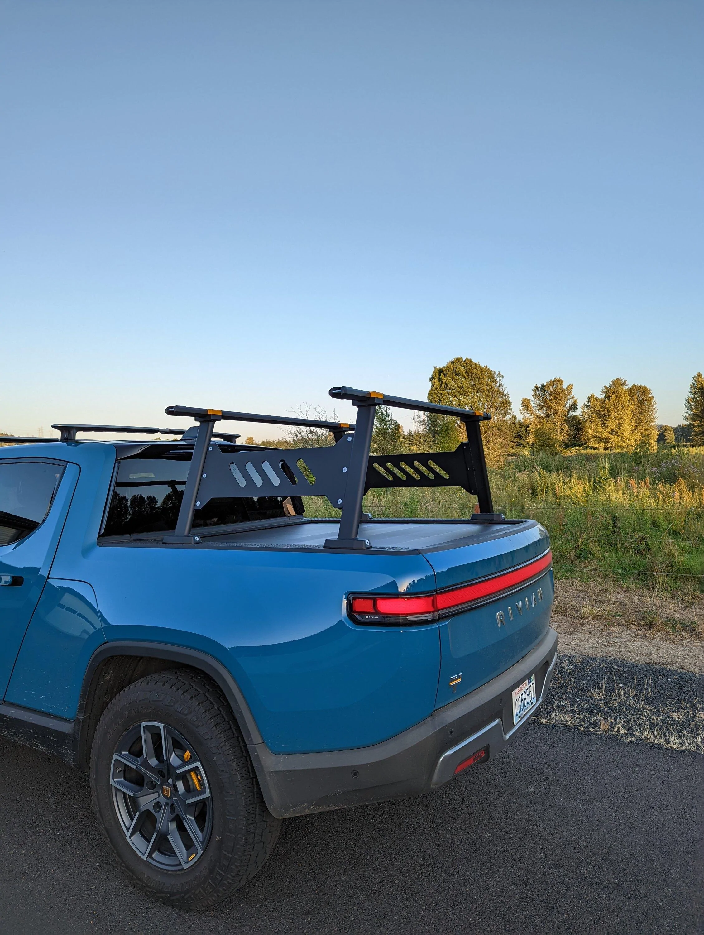 R1T Cab High Crossbars 1.jpg