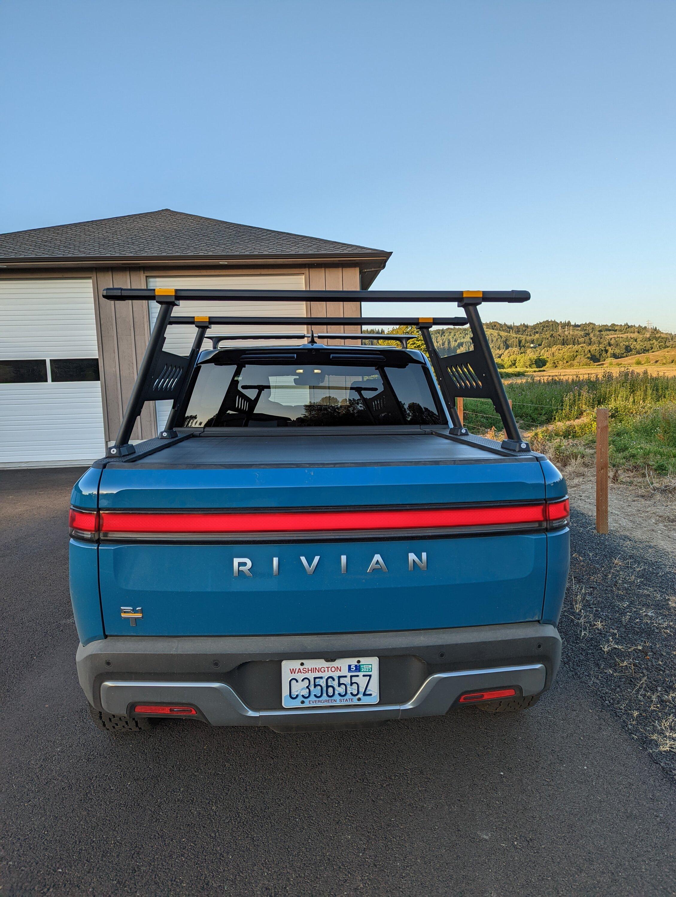 R1T Cab High Crossbars 3.jpg