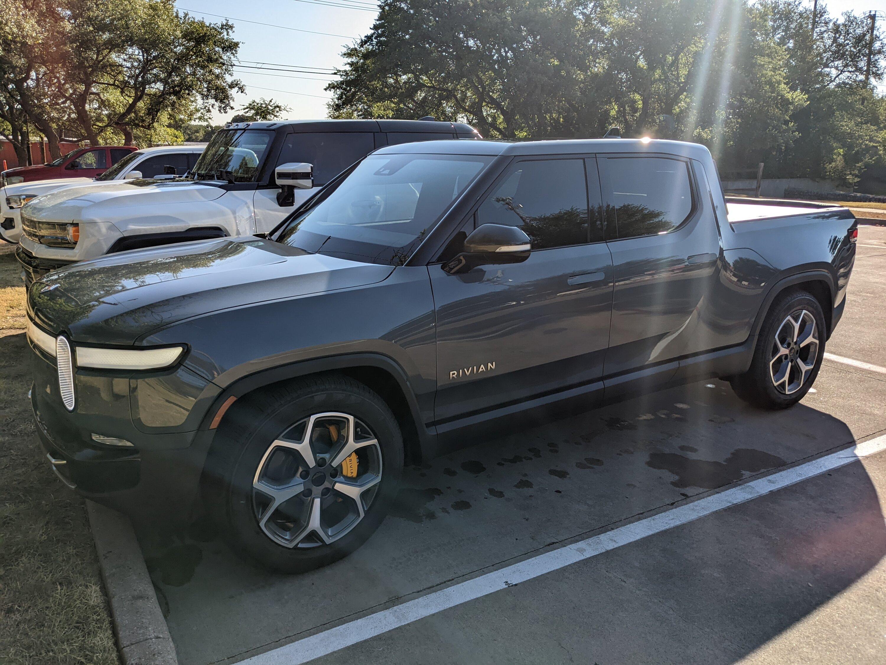 Rivian R1T R1S R1T vs Hummer EV side by side comparison look PXL_20220715_134110883.MP
