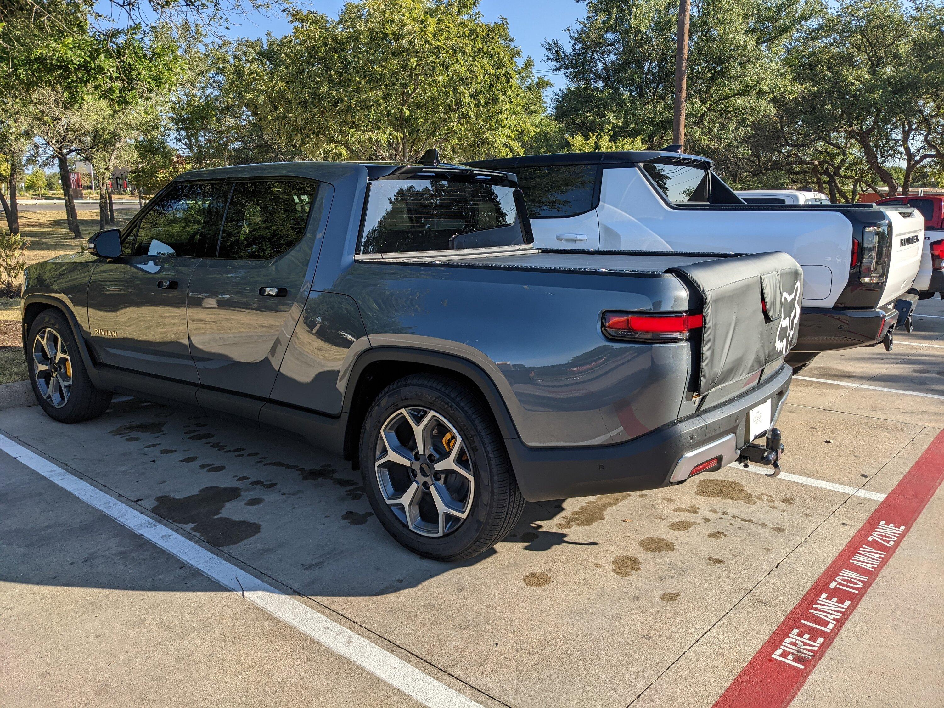 Rivian R1T R1S R1T vs Hummer EV side by side comparison look PXL_20220715_134123613
