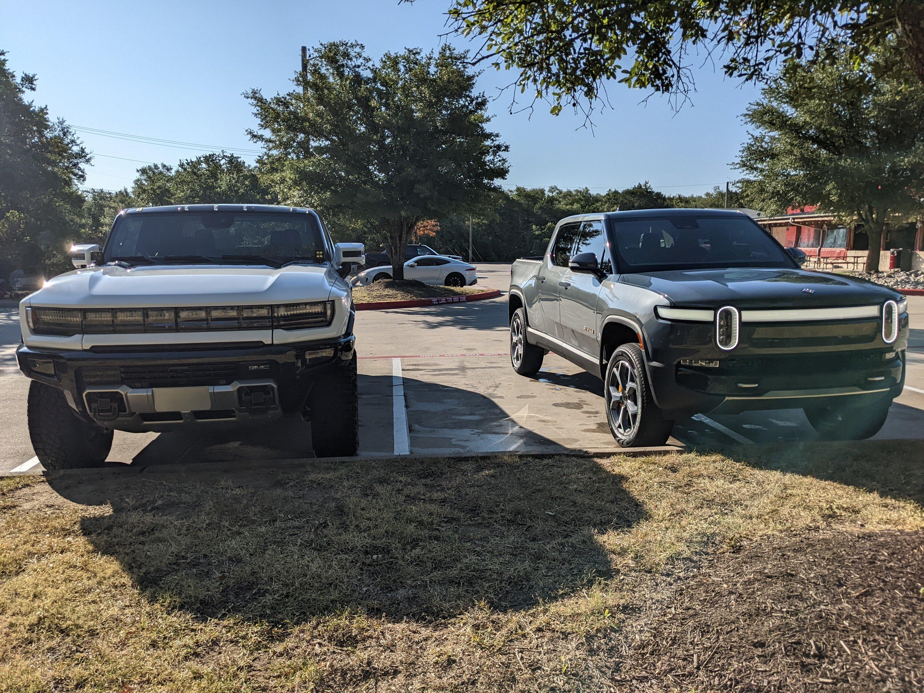 Rivian R1T R1S R1T vs Hummer EV side by side comparison look PXL_20220715_134731934