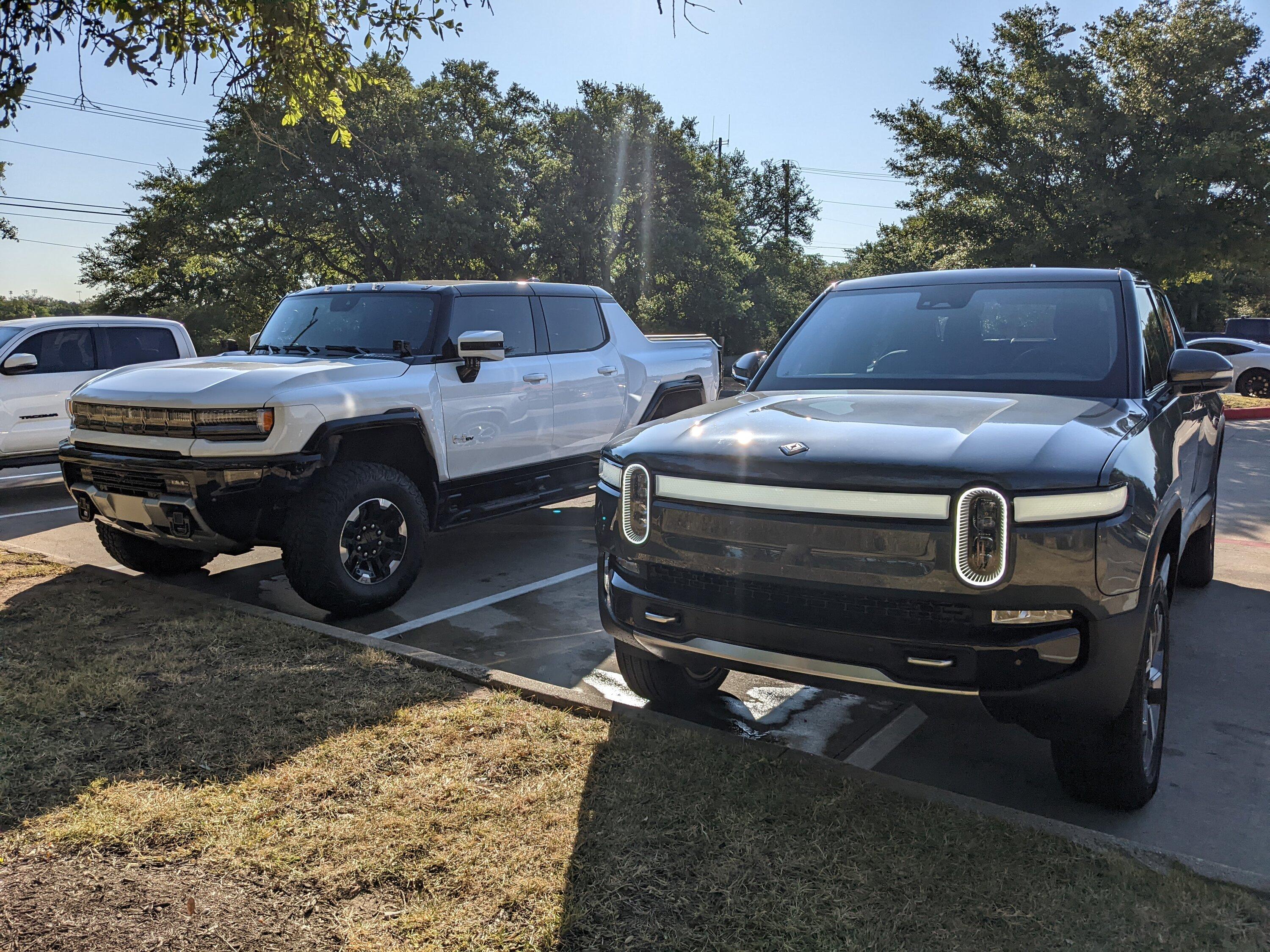 Rivian R1T R1S R1T vs Hummer EV side by side comparison look PXL_20220715_134742778