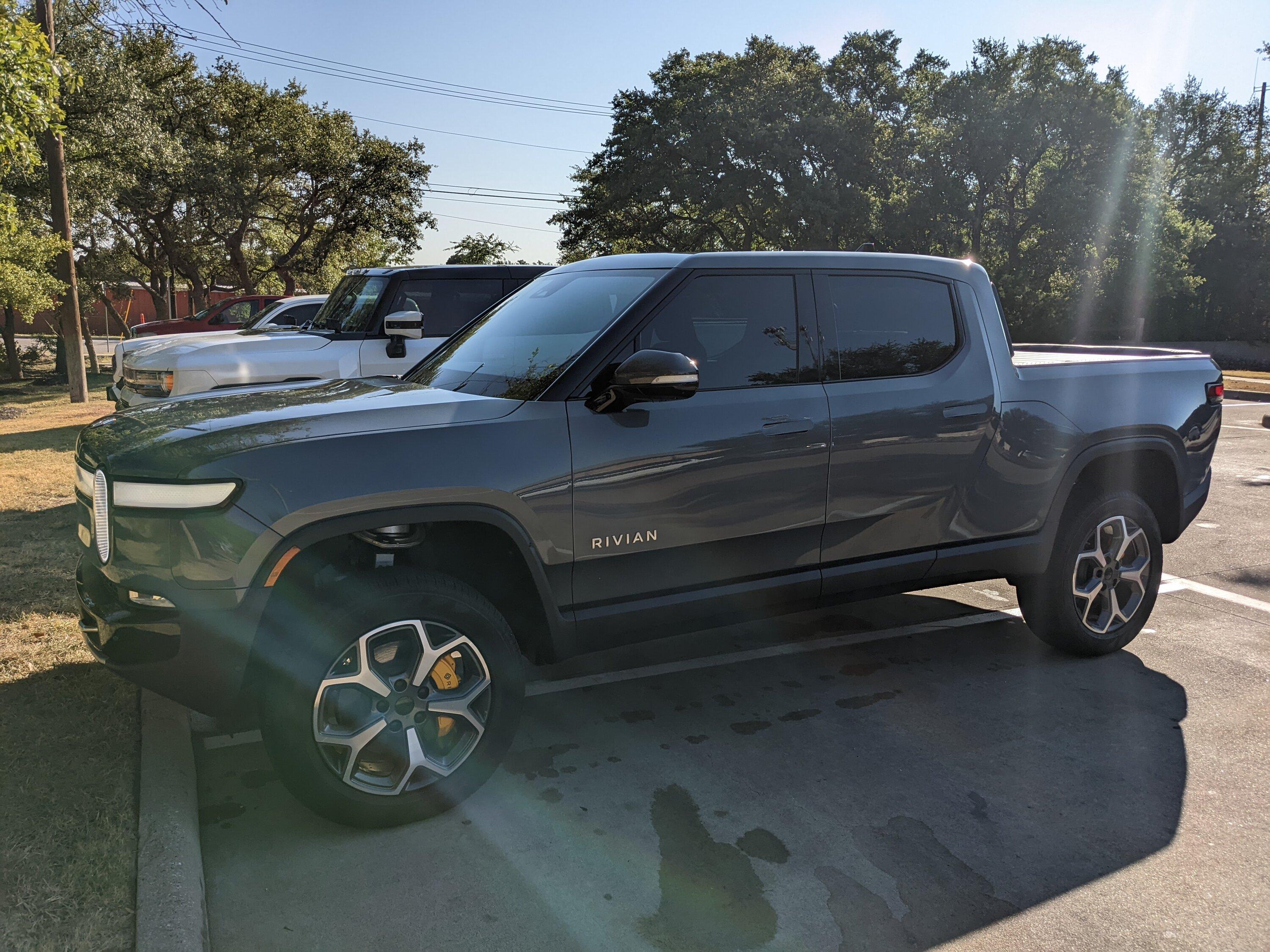Rivian R1T R1S R1T vs Hummer EV side by side comparison look PXL_20220715_134751939