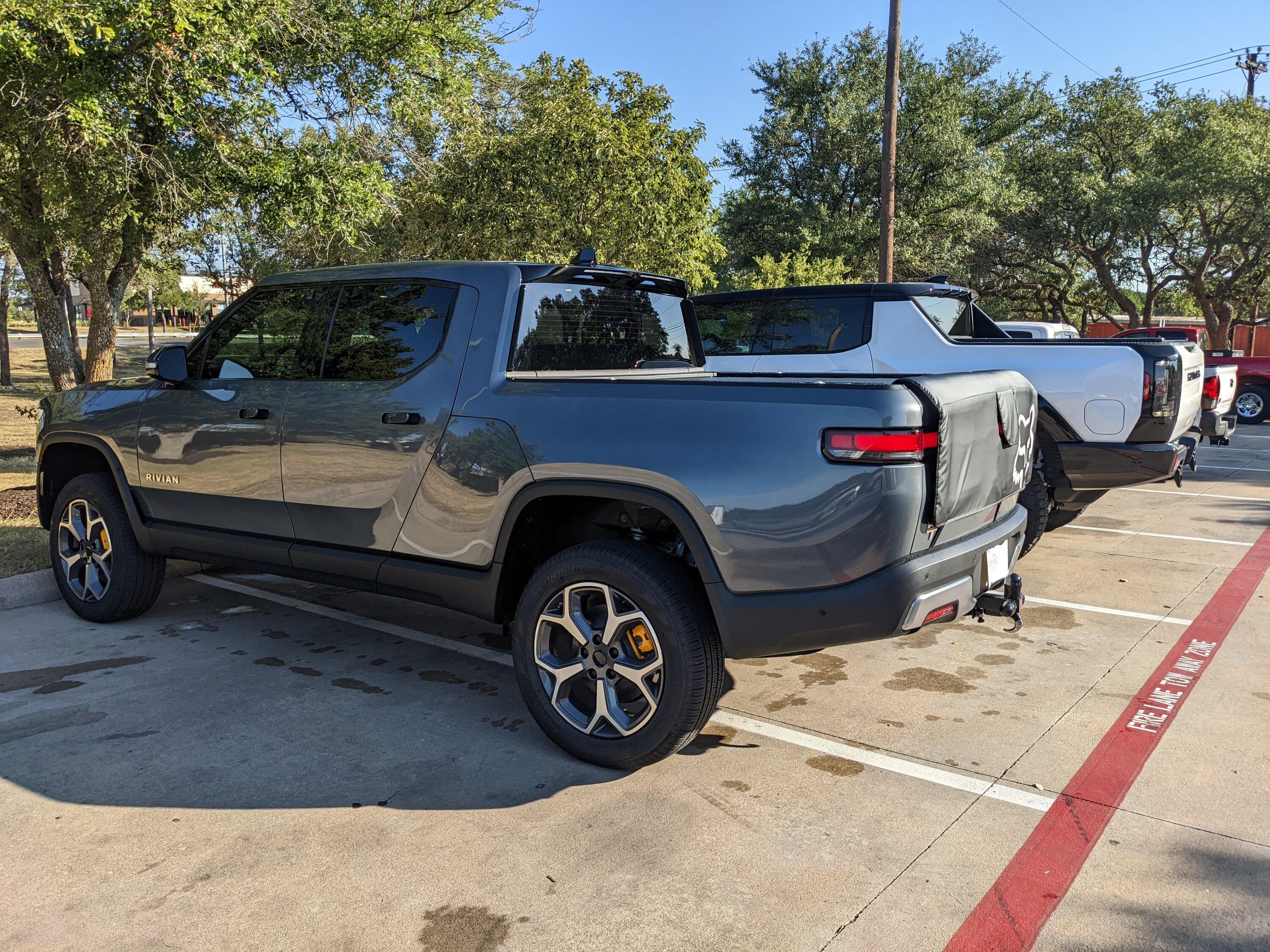 Rivian R1T R1S R1T vs Hummer EV side by side comparison look PXL_20220715_134803513