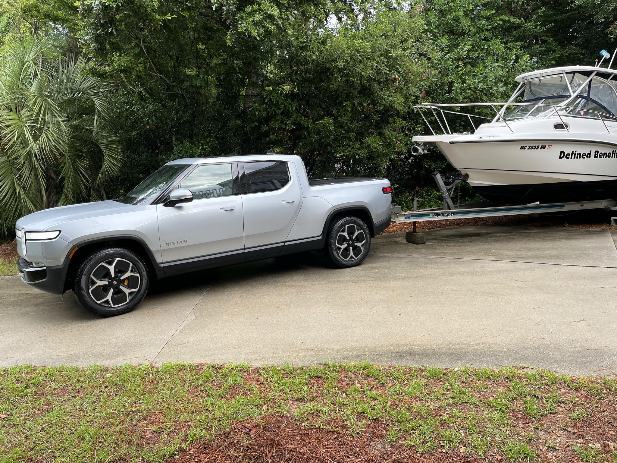 Rivian R1T R1S Hooked up the boat trailer for short pull, all is well B1852452-17C0-4E69-94F8-3035074CD4FF