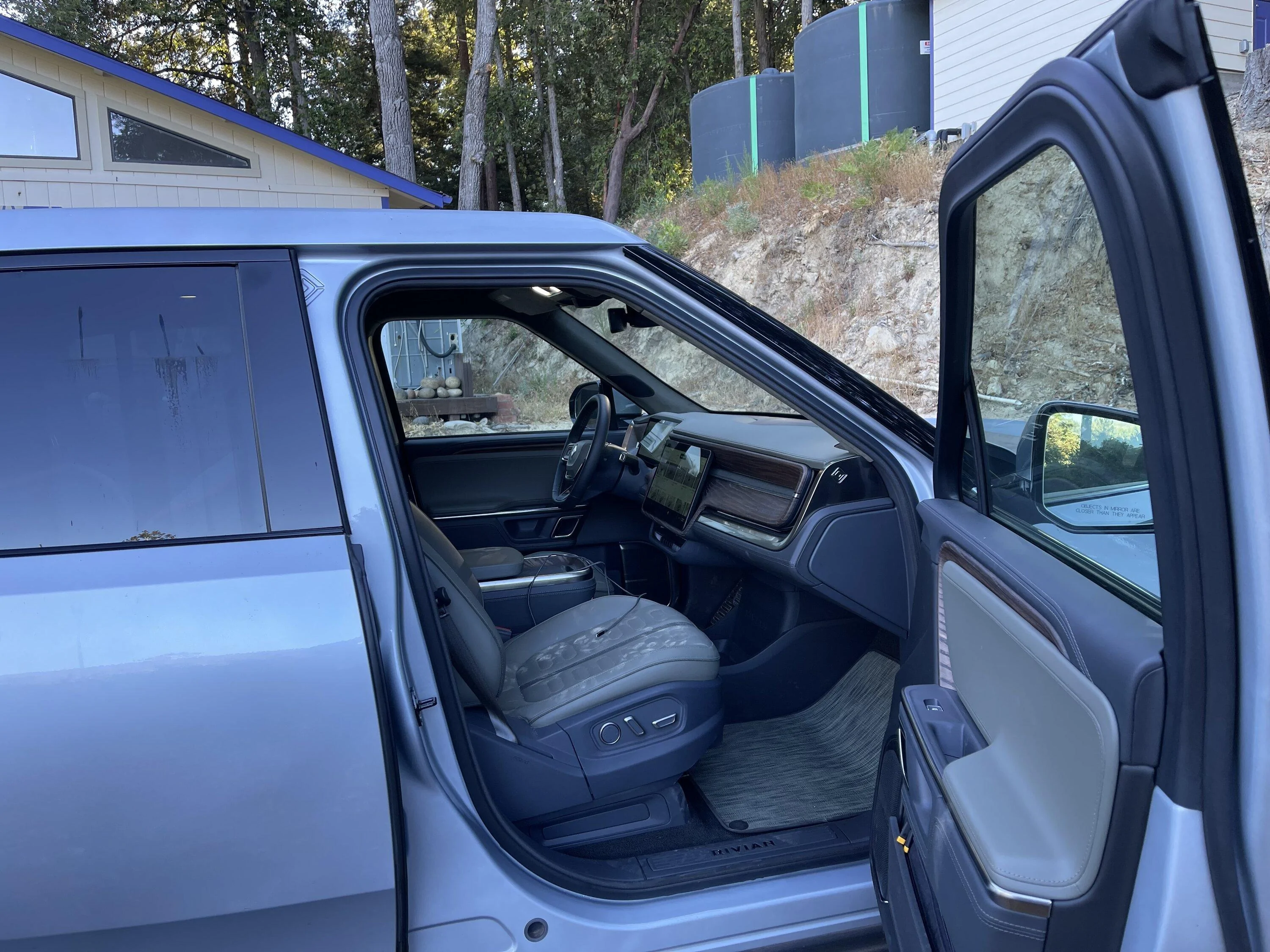 Rivian R1T R1S Any LA Silver / Forest Edge pics out there? A3DBA921-F63A-4DFA-A2CD-8D3E866BFAFA