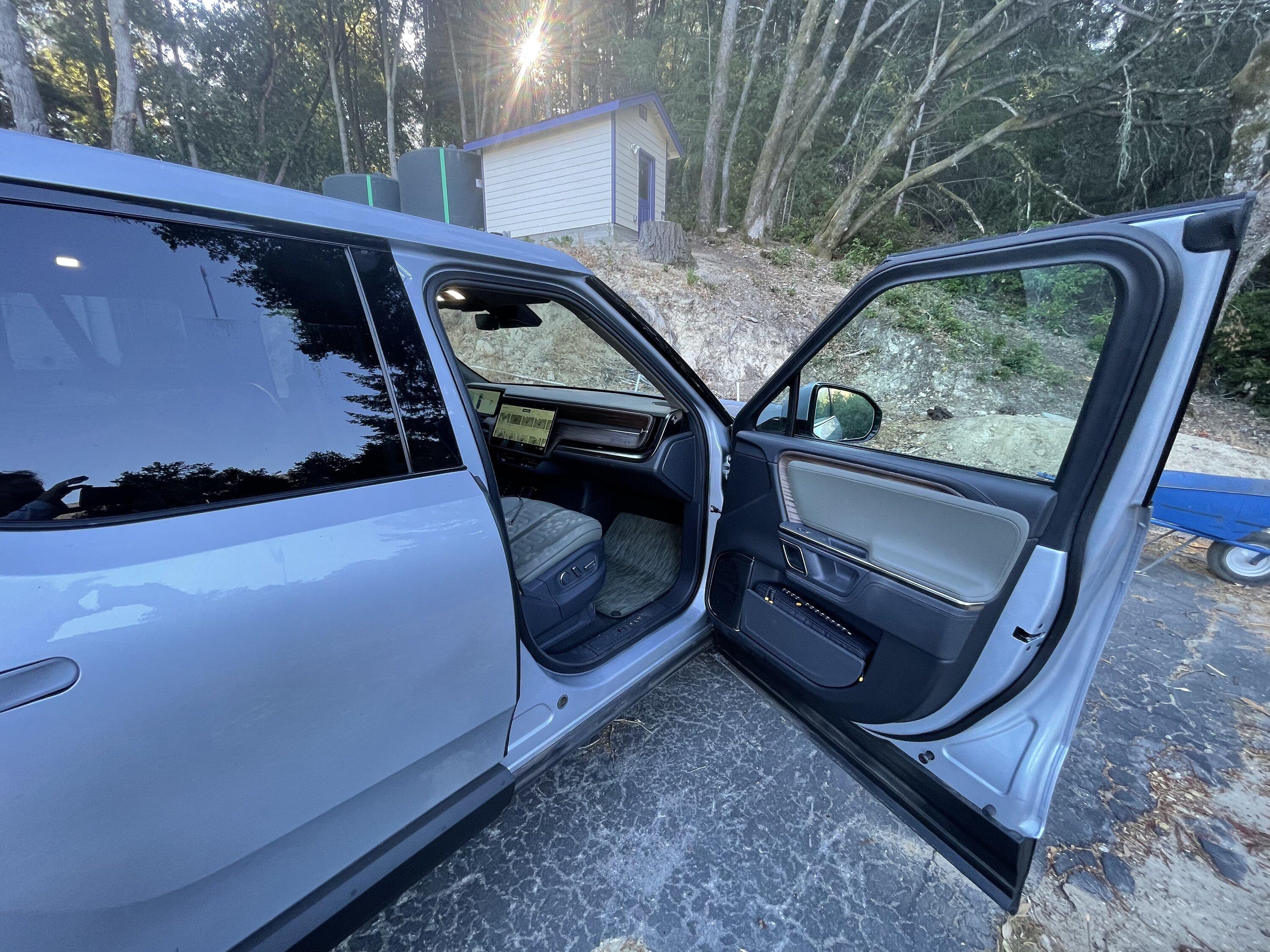 Rivian R1T R1S Any LA Silver / Forest Edge pics out there? 196ACCE7-8491-4B3A-9435-6034CA107FD0