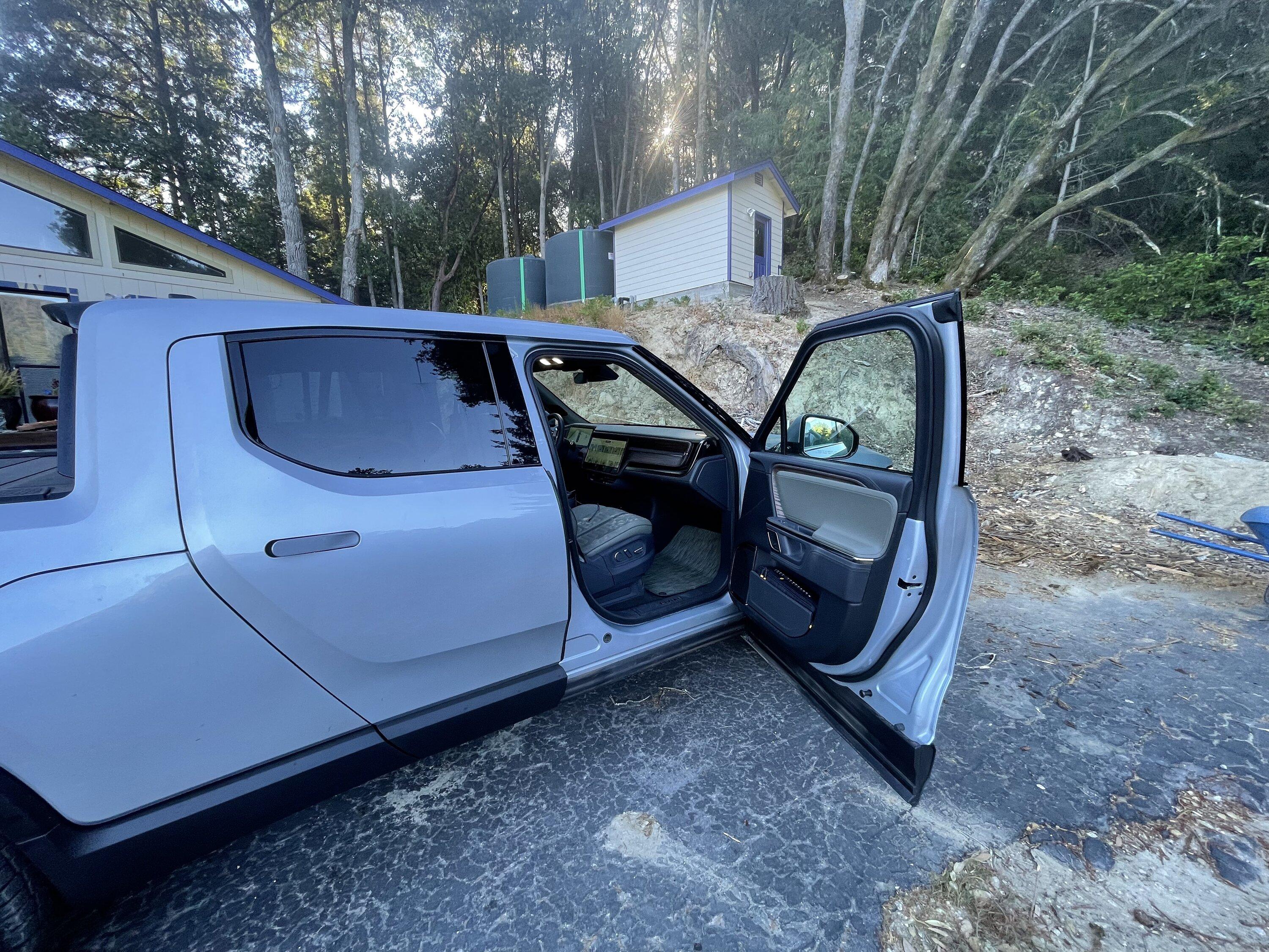 Rivian R1T R1S Any LA Silver / Forest Edge pics out there? 02424FB7-33F6-4D4A-AFFB-1EF35C9B3591