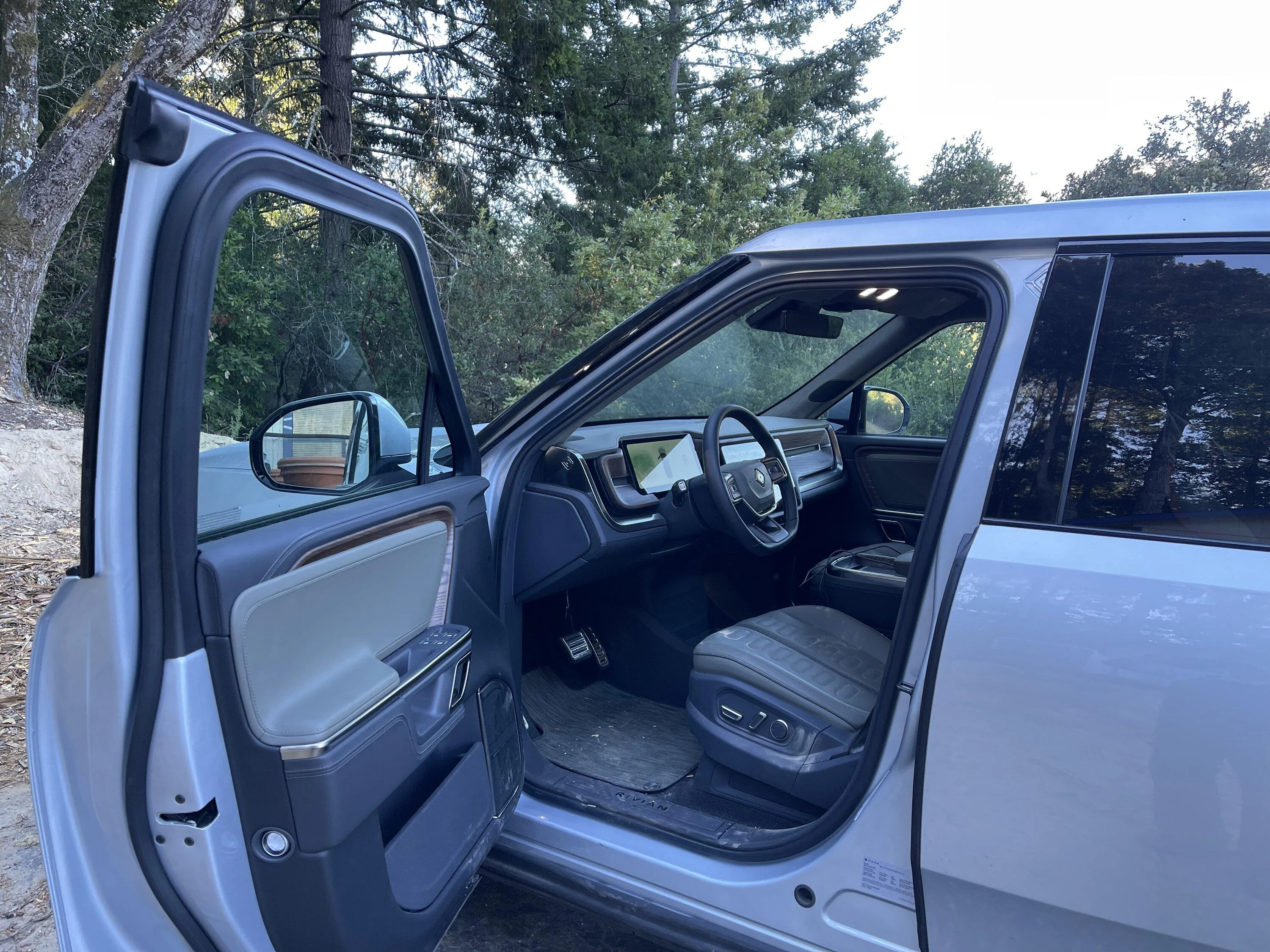 Rivian R1T R1S Any LA Silver / Forest Edge pics out there? E7A2FEC1-E095-4979-9A75-968494DE6375