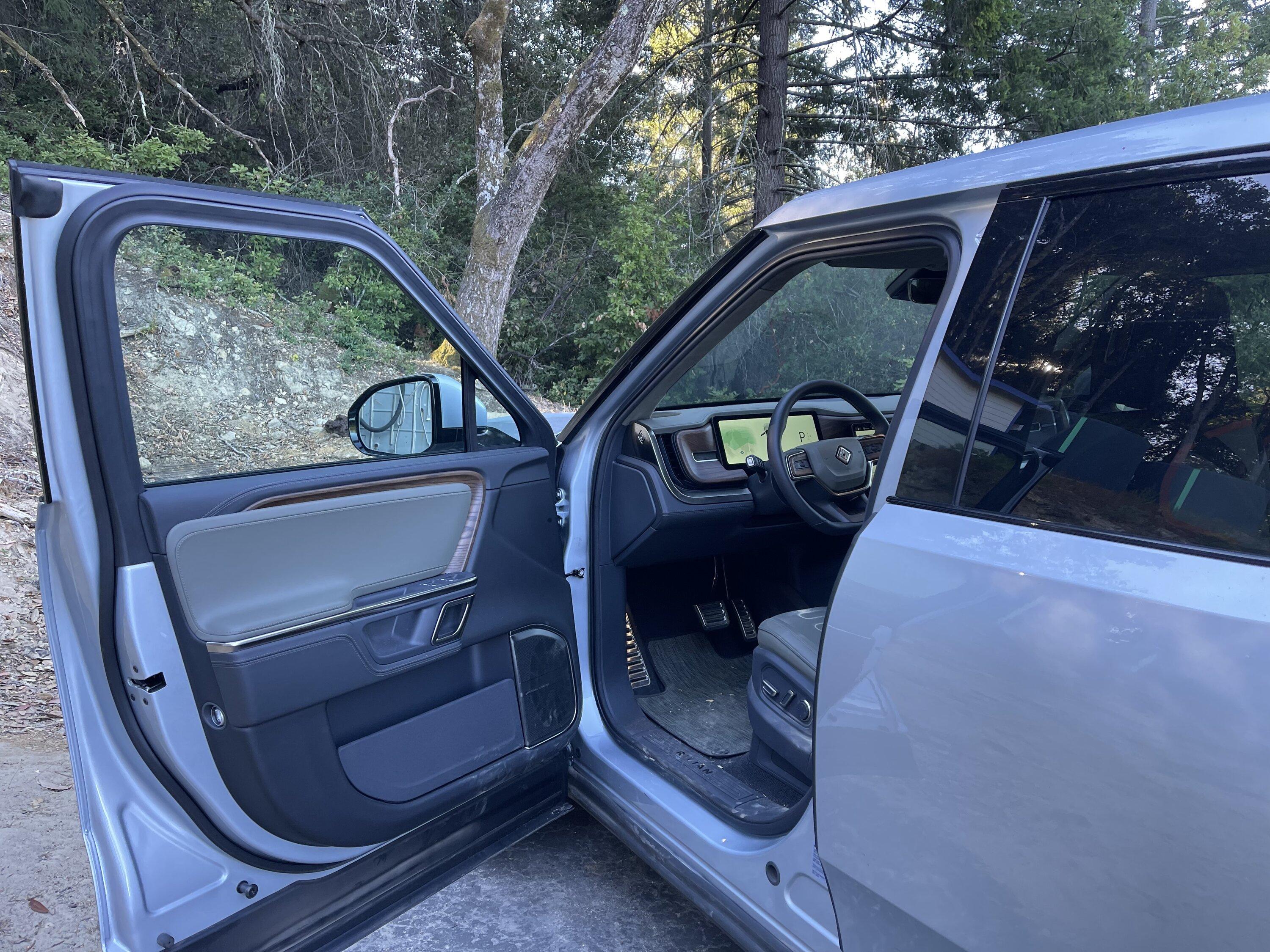 Rivian R1T R1S Any LA Silver / Forest Edge pics out there? E7DD92AD-58BB-4C71-83D2-F1A3514929DF
