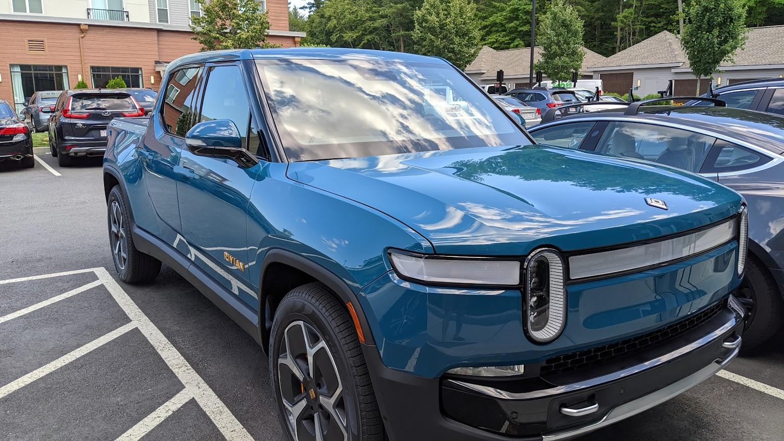 Rivian R1T R1S Will I be the only Rivian in New England? PXL_20220715_191531241.MP