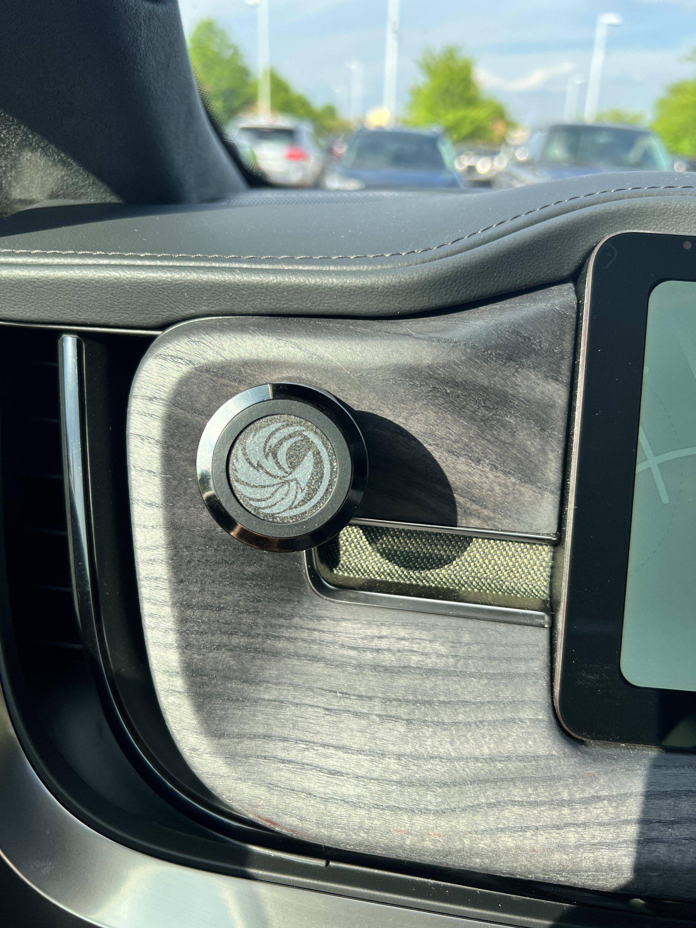 Rivian R1T R1S Mounting a cell phone.  Has anyone done it? 888B66A9-47AA-4D04-8BEF-5BC3F359915E