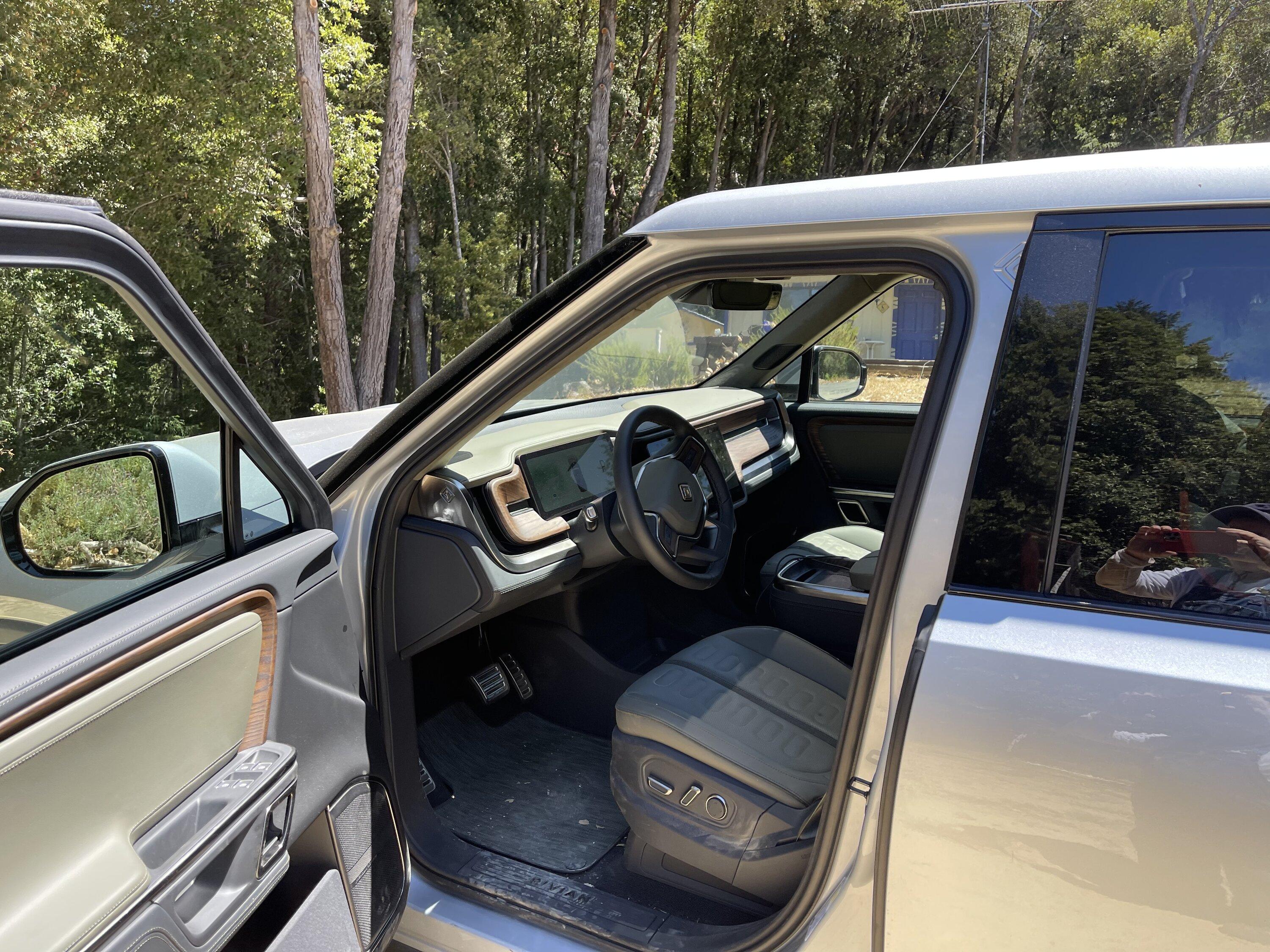 Rivian R1T R1S Any LA Silver / Forest Edge pics out there? F1CEE118-D925-422A-BFE8-912E5482C5A9