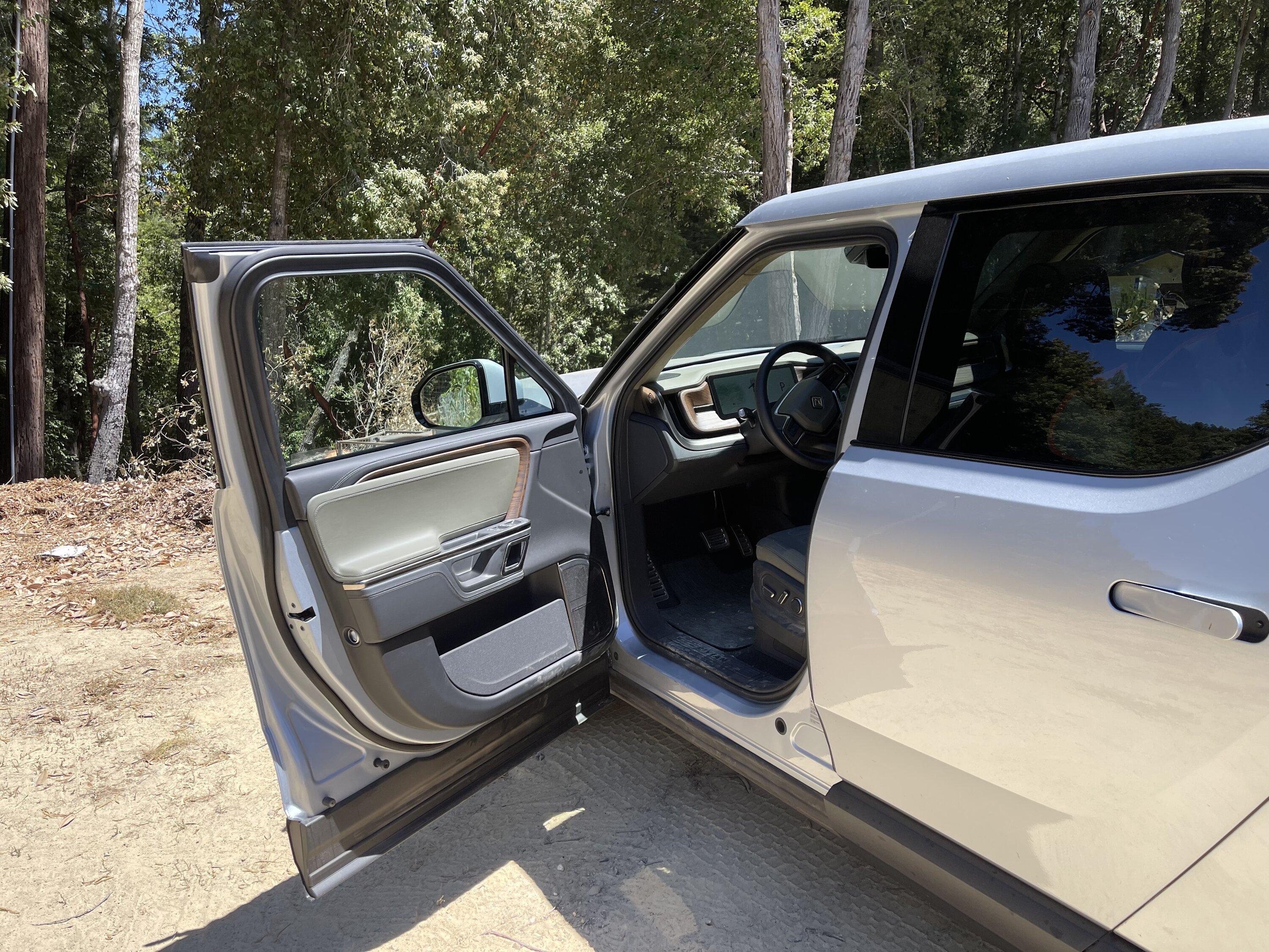 Rivian R1T R1S Any LA Silver / Forest Edge pics out there? 2CCAE288-0493-4A76-BC5F-BBD280BFD8DA