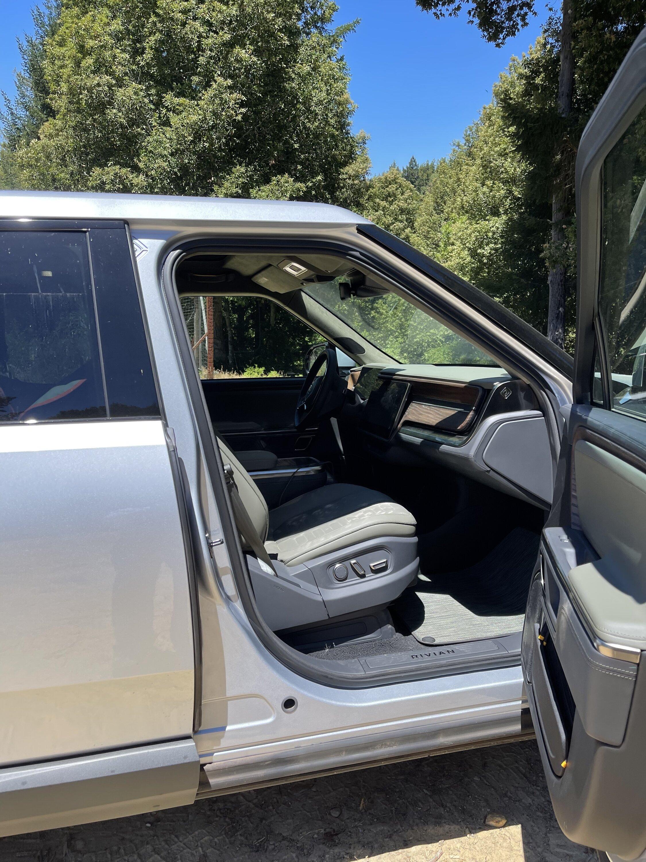 Rivian R1T R1S Any LA Silver / Forest Edge pics out there? 4EC15785-4269-40C1-9881-DDFD29A81AA0