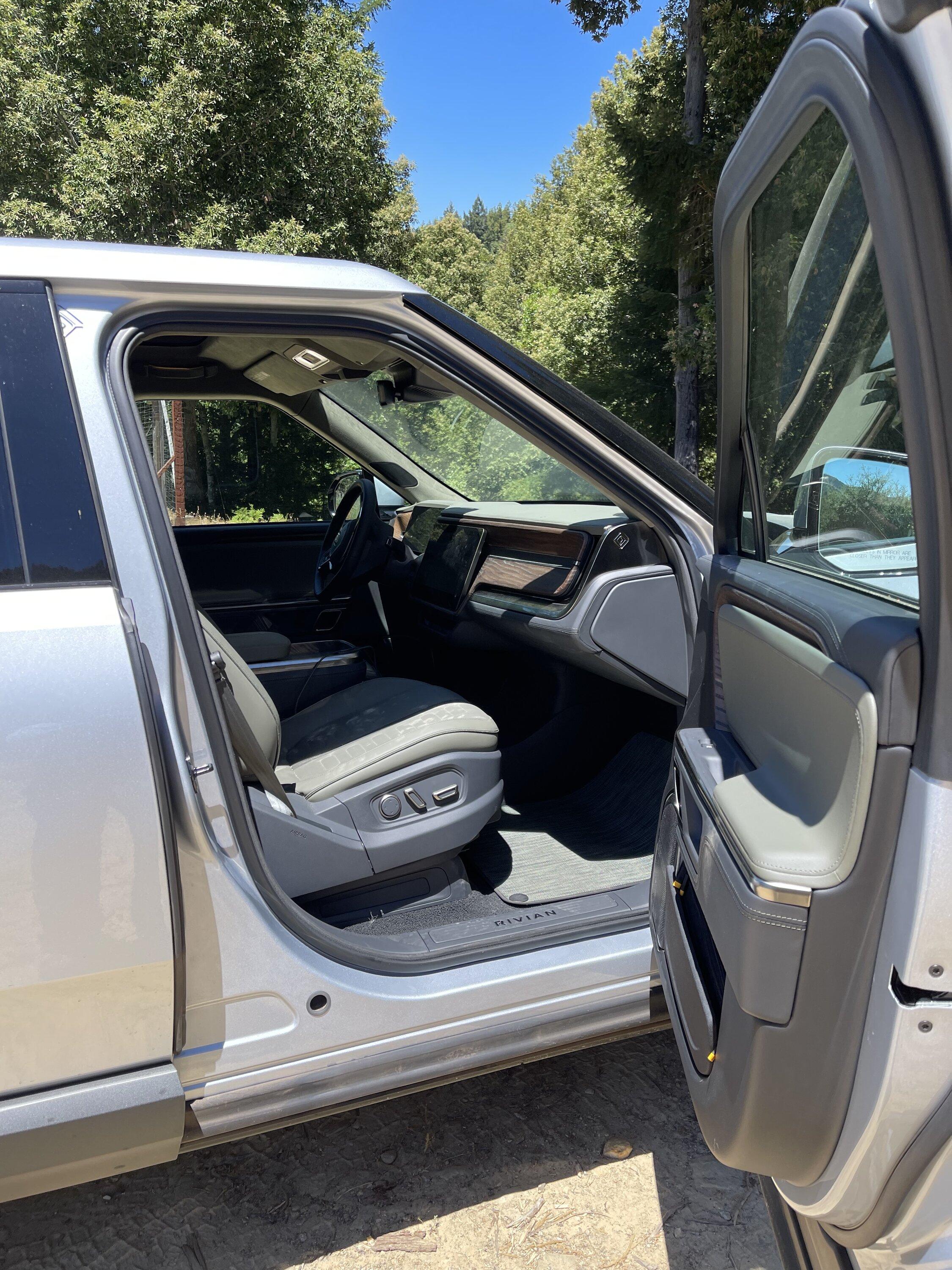 Rivian R1T R1S Any LA Silver / Forest Edge pics out there? A2C9C5CE-7C98-4AC9-A2BB-47E8B275AD20