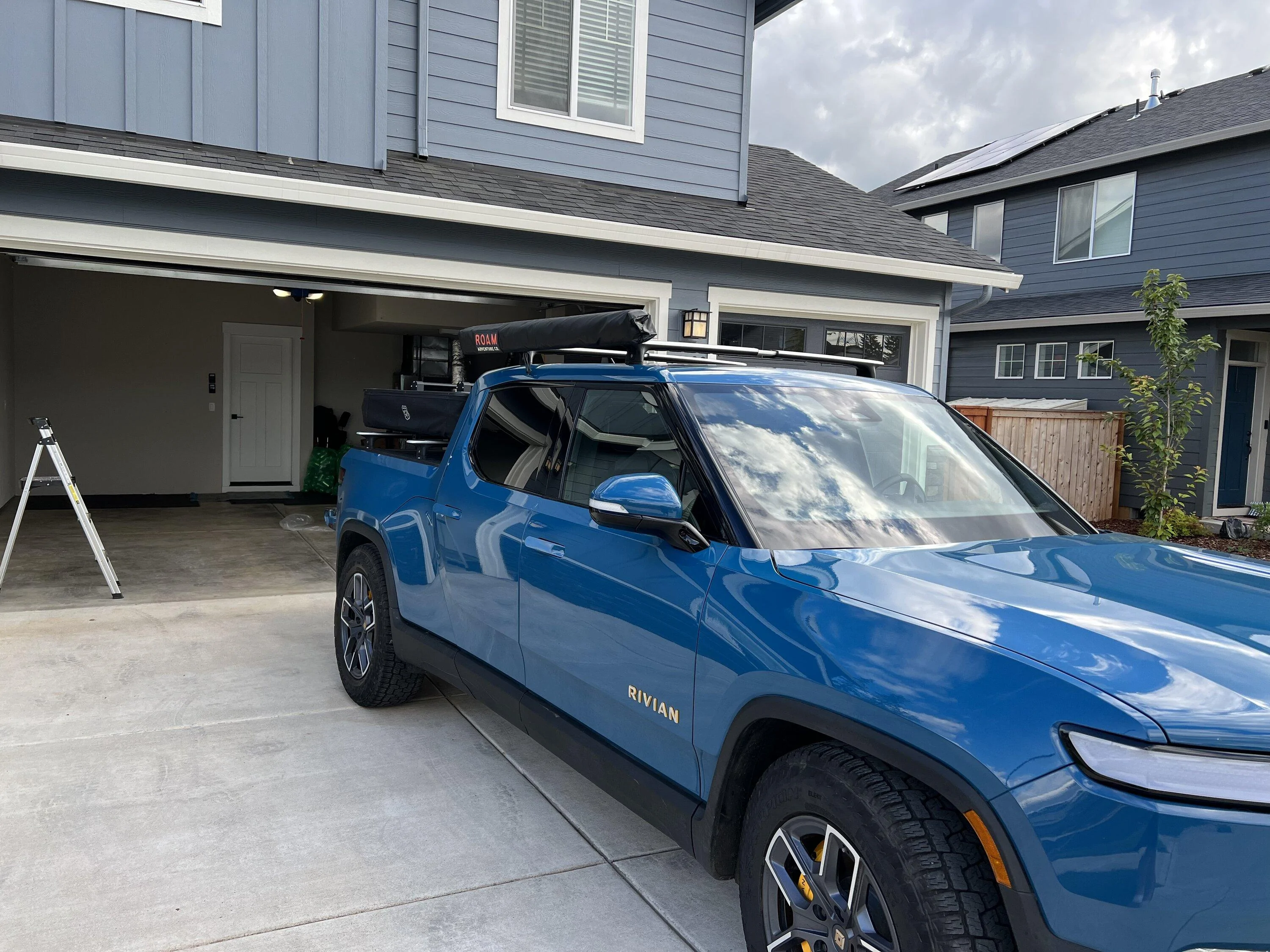 Rivian R1T R1S Roam Adventure Co 5’ Awning installed on R1T B5023455-B33E-473A-85A8-790E9F25B208
