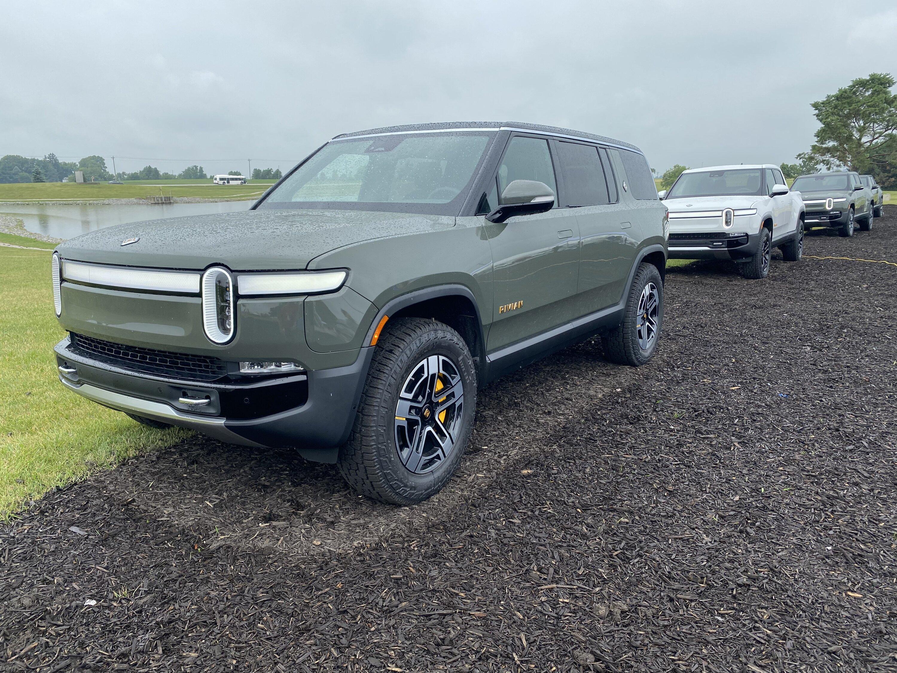 Rivian R1T R1S ? LAUNCH GREEN R1S  Photos tempimageihk2cj-