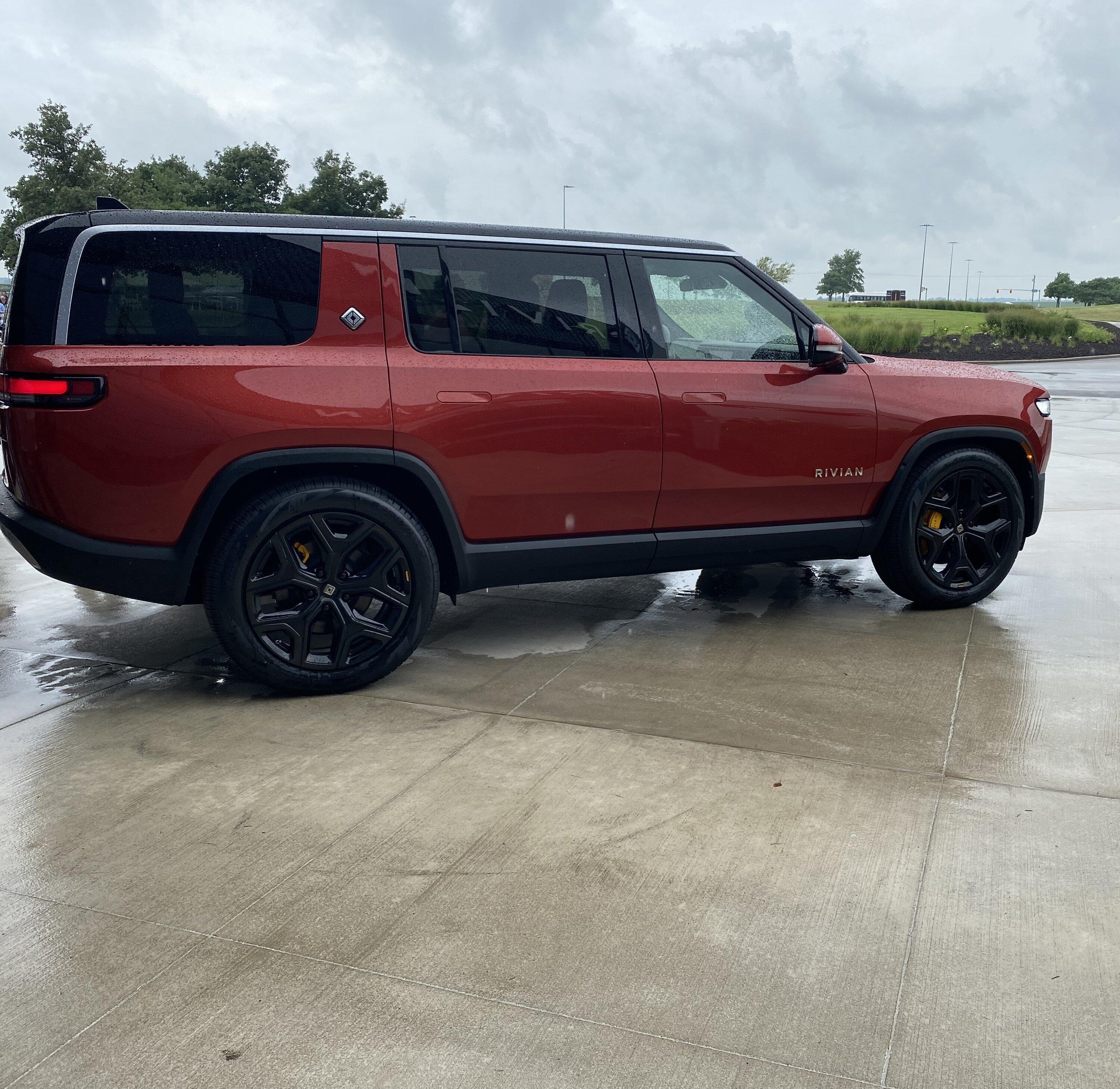 Rivian R1T R1S RED CANYON Rivian Photos tempimagegfnyki-