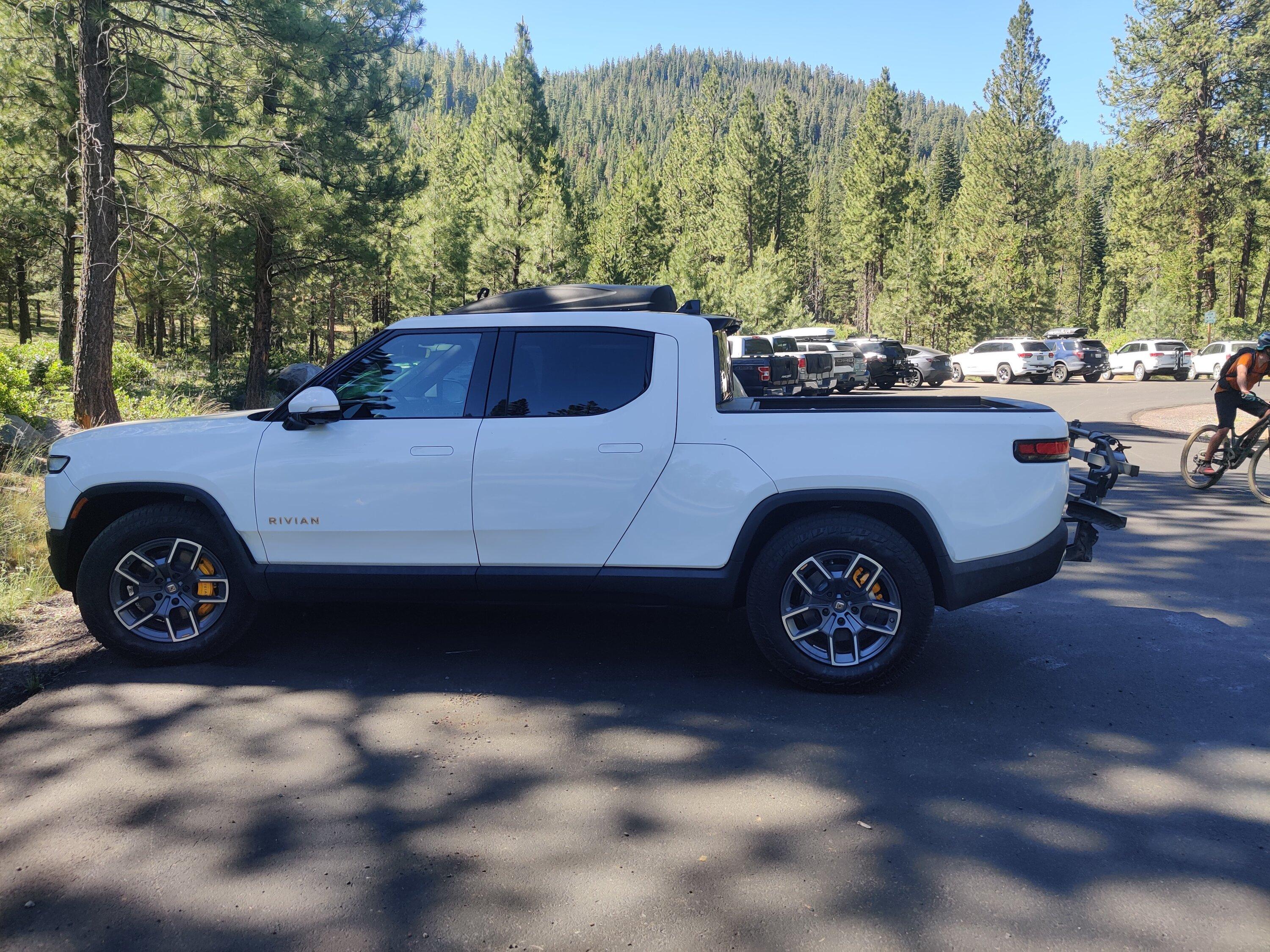 Rivian R1T R1S GLACIER WHITE R1T  Photos IMG_20220721_102209