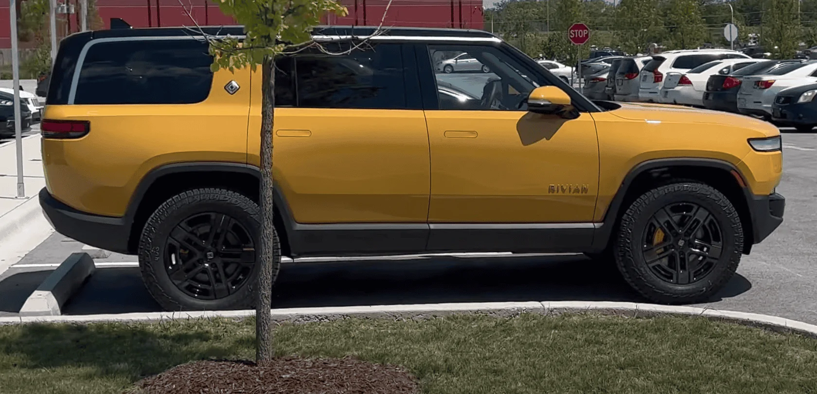 Rivian R1T R1S ? COMPASS YELLOW R1S  Photos Screen Shot 2022-07-21 at 11.46.45 PM